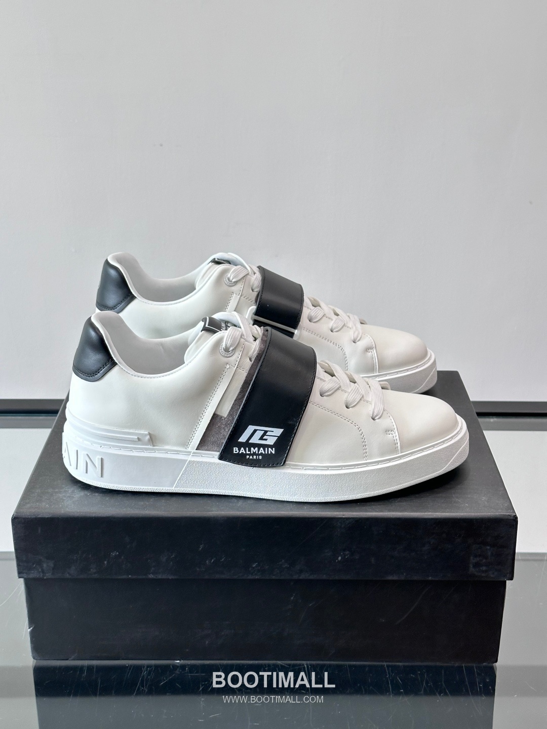 Balmain Velcro Calfskin Leather Low Sneakers with Logo Strap Detail 발망 벨크로 카프스킨 레더 로우 스니커즈 로고 스트랩 디테일 3cm 1