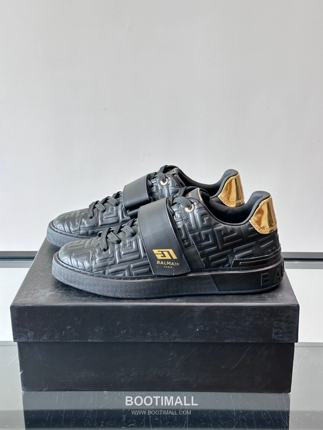 Balmain Velcro Calfskin Leather Low Sneakers with Logo Strap Detail 발망 벨크로 카프스킨 레더 로우 스니커즈 로고 스트랩 디테일 3cm 3