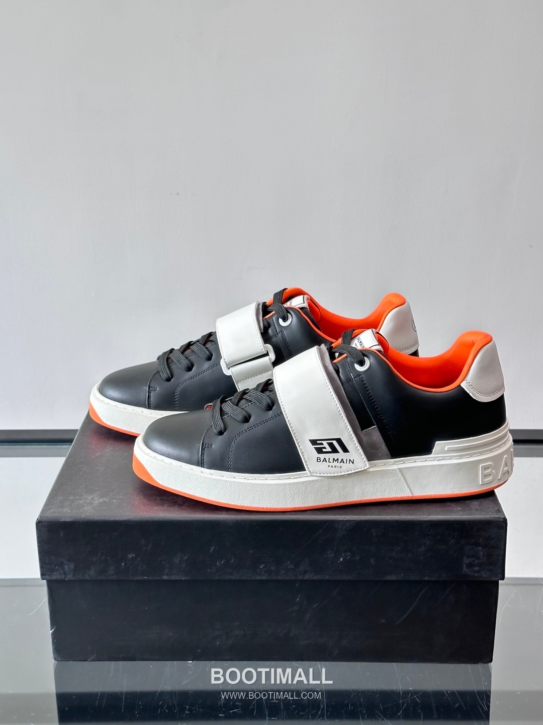 Balmain Velcro Calfskin Leather Low Sneakers with Logo Strap Detail 발망 벨크로 카프스킨 레더 로우 스니커즈 로고 스트랩 디테일 3cm 3