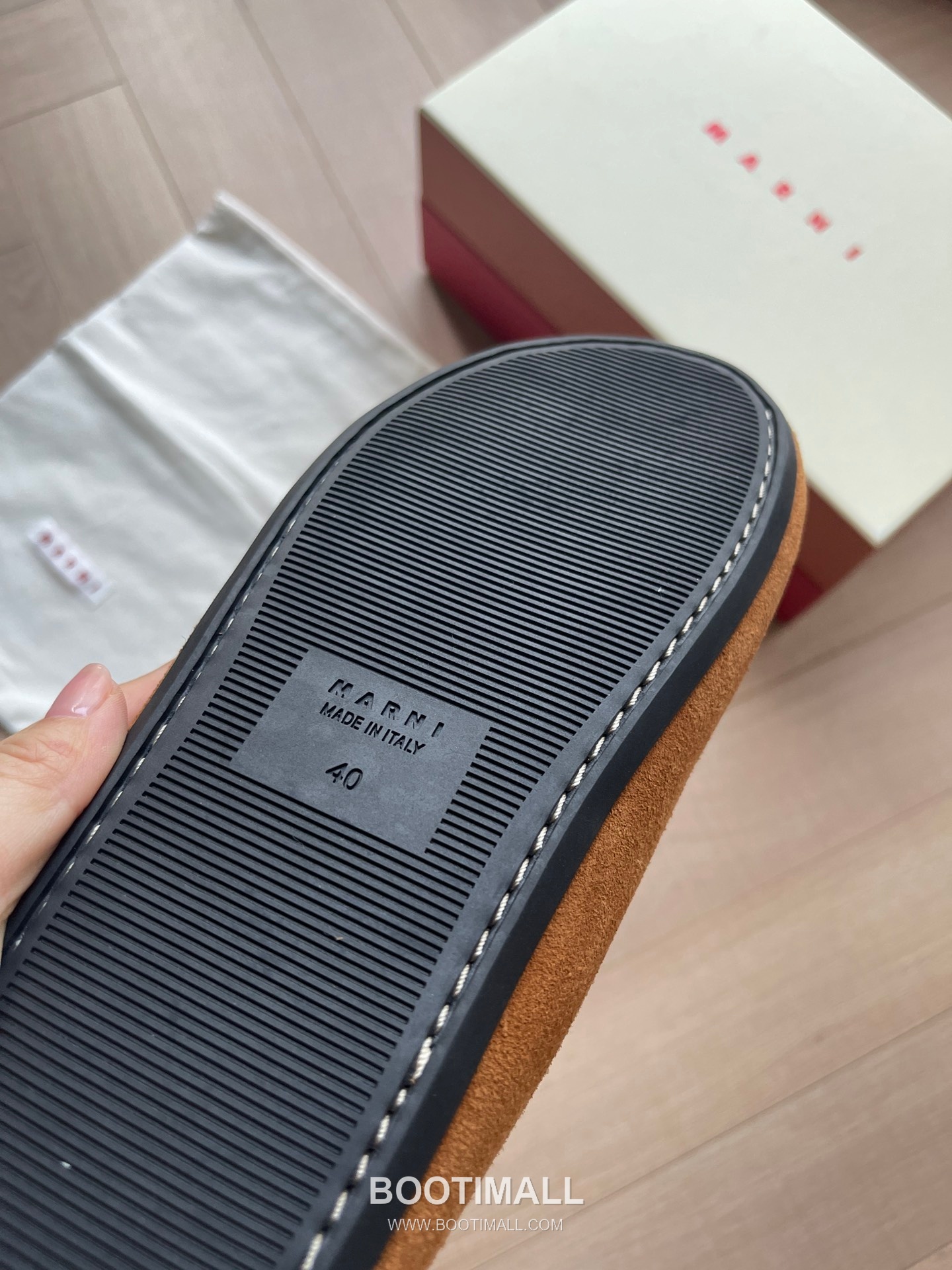 Marni Suede Leather Low Sneakers with Minimalist Design Detail 마르니 스웨이드 레더 로우 스니커즈 미니멀 디자인 디테일 3cm 7