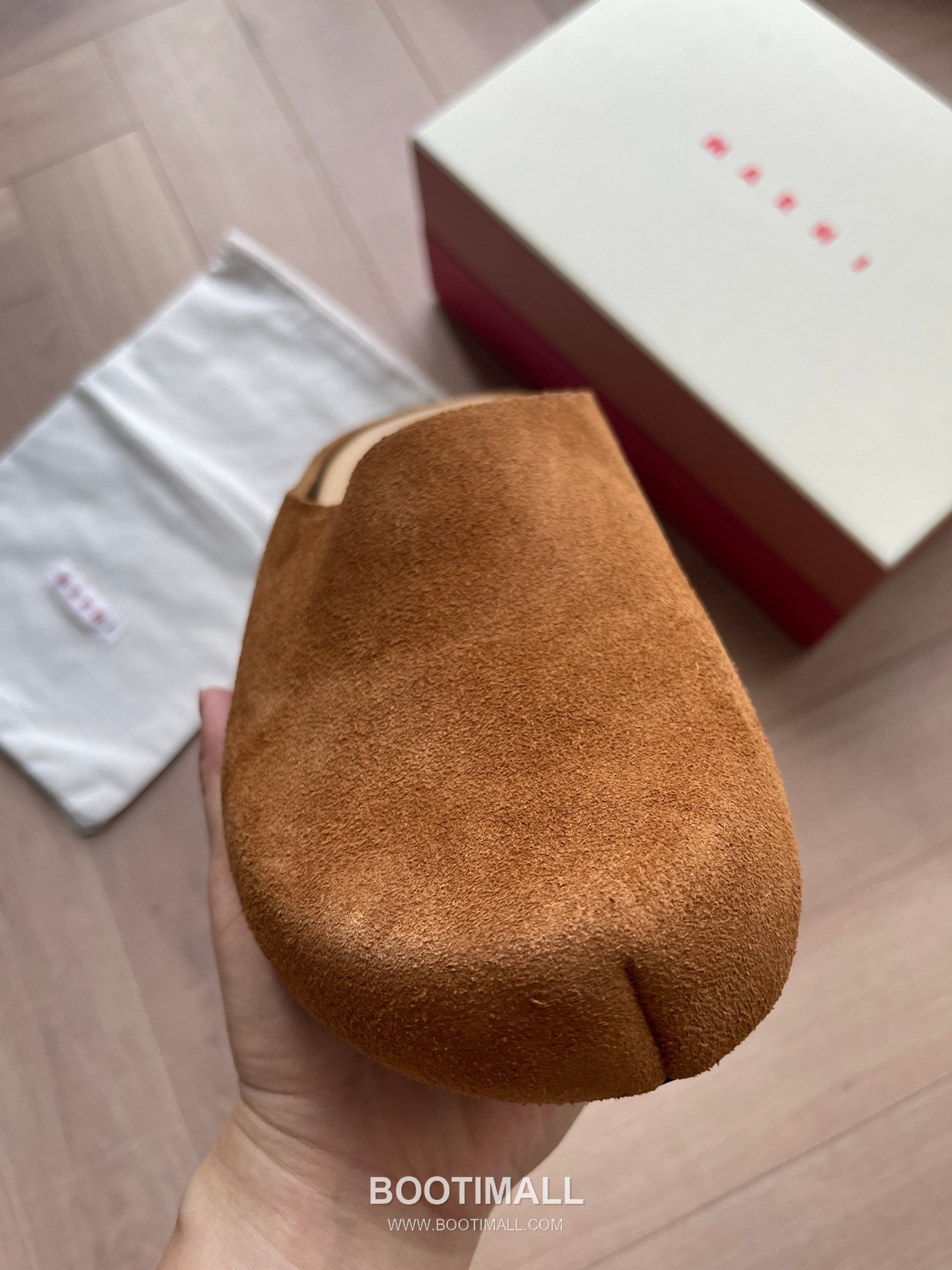 Marni Suede Leather Low Sneakers with Minimalist Design Detail 마르니 스웨이드 레더 로우 스니커즈 미니멀 디자인 디테일 3cm 8