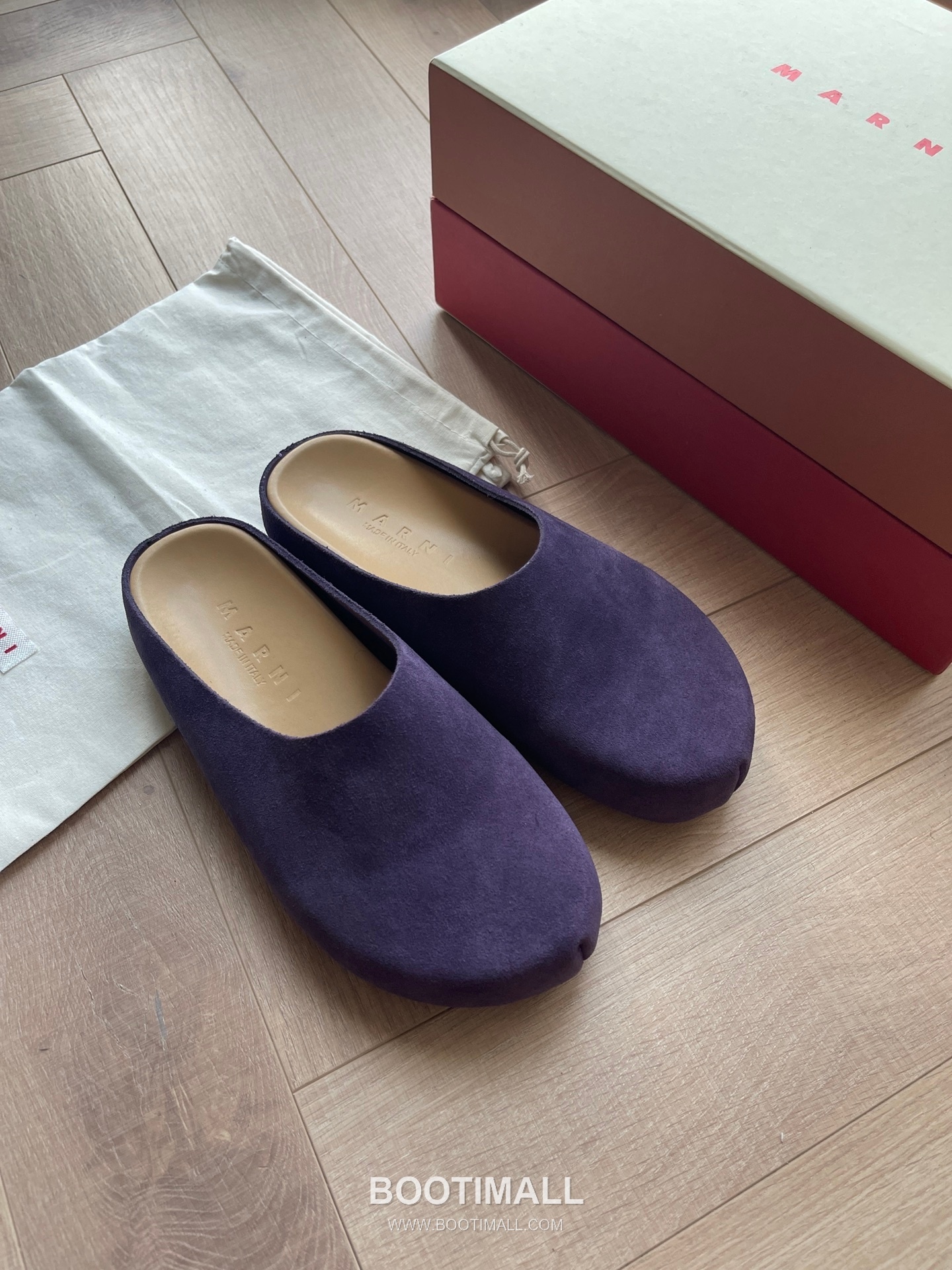 Marni Suede Leather Low Sneakers with Minimalist Design Detail 마르니 스웨이드 레더 로우 스니커즈 미니멀 디자인 디테일 3cm 1