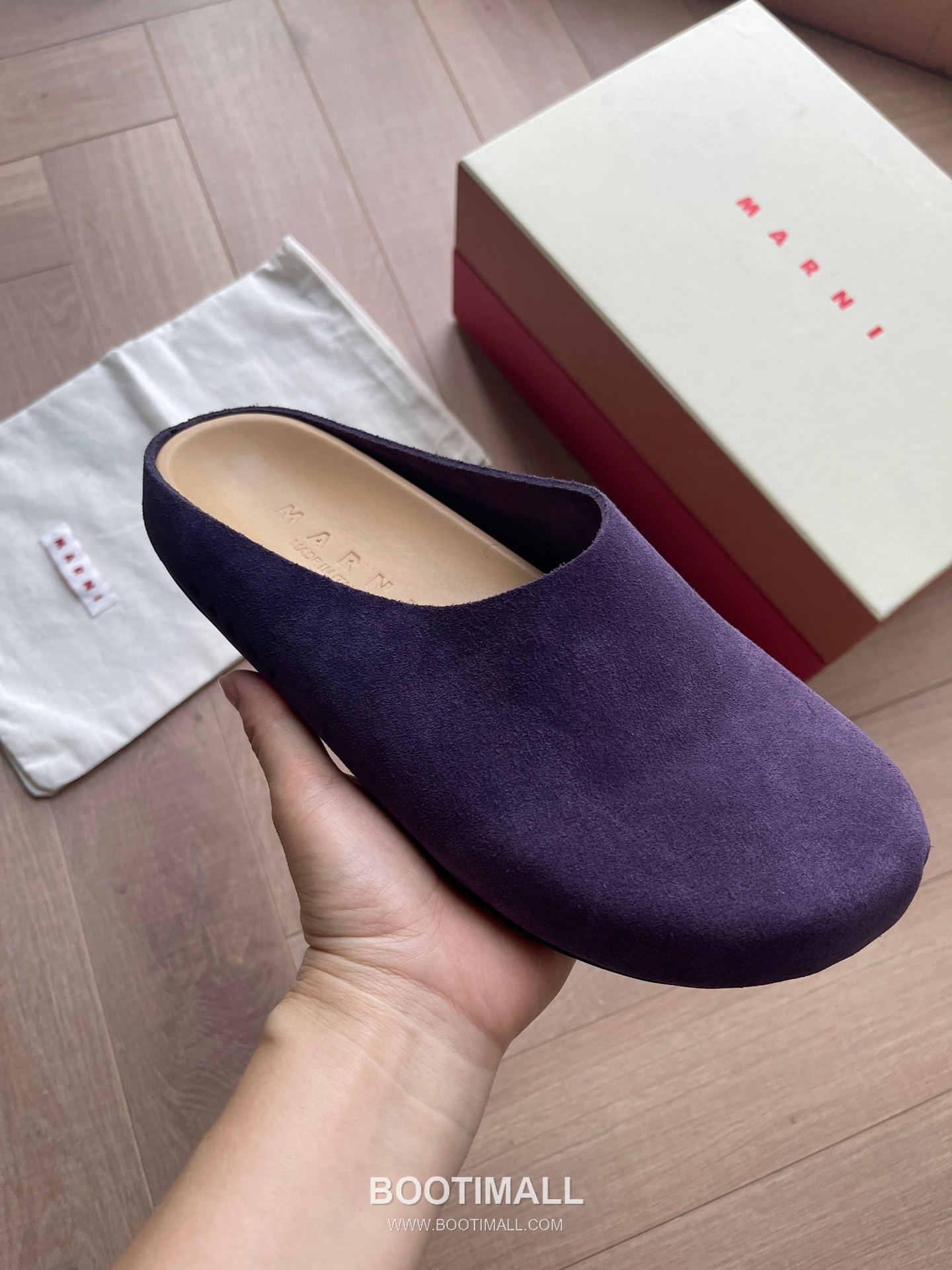 Marni Suede Leather Low Sneakers with Minimalist Design Detail 마르니 스웨이드 레더 로우 스니커즈 미니멀 디자인 디테일 3cm 4