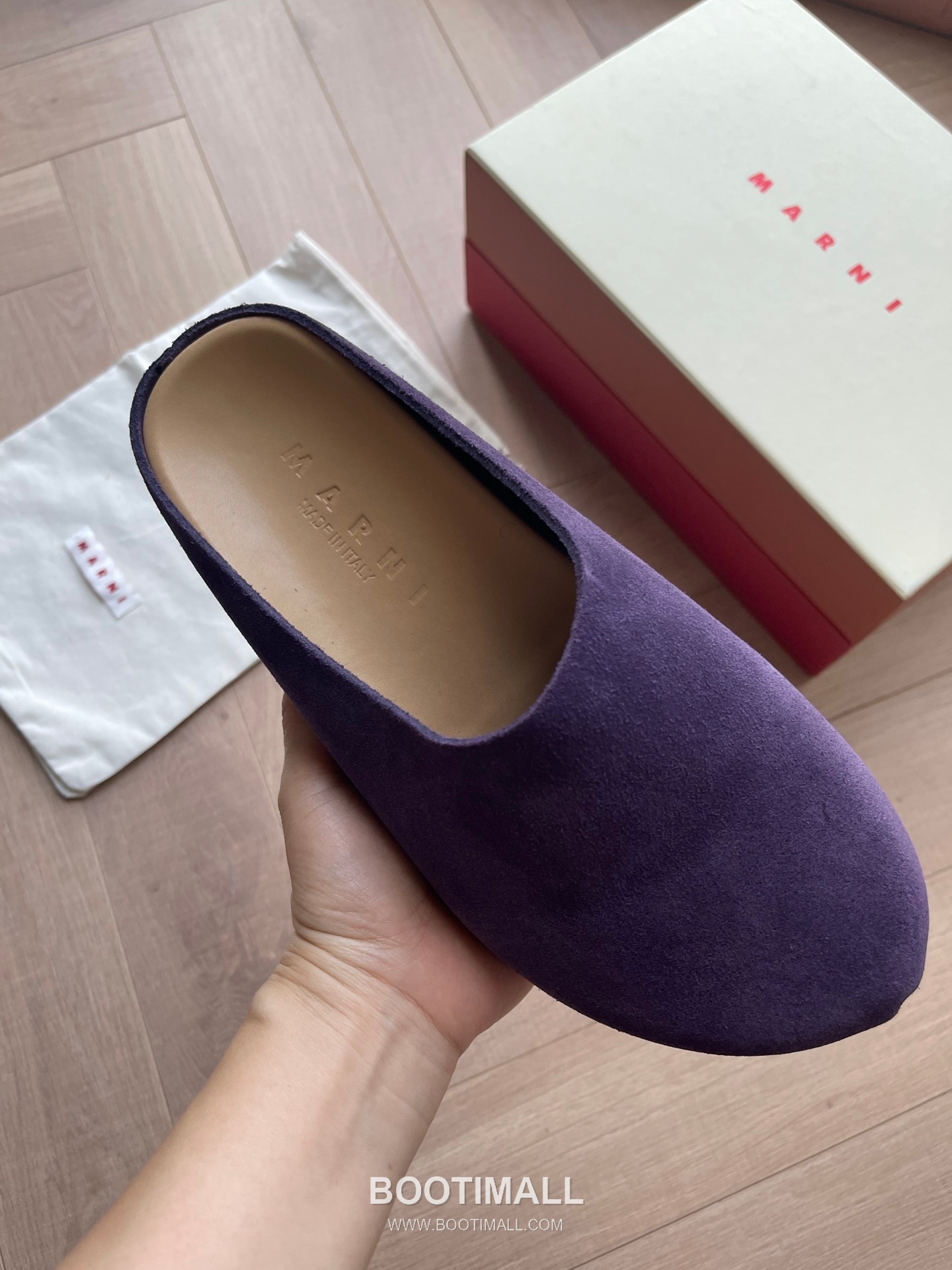 Marni Suede Leather Low Sneakers with Minimalist Design Detail 마르니 스웨이드 레더 로우 스니커즈 미니멀 디자인 디테일 3cm 5