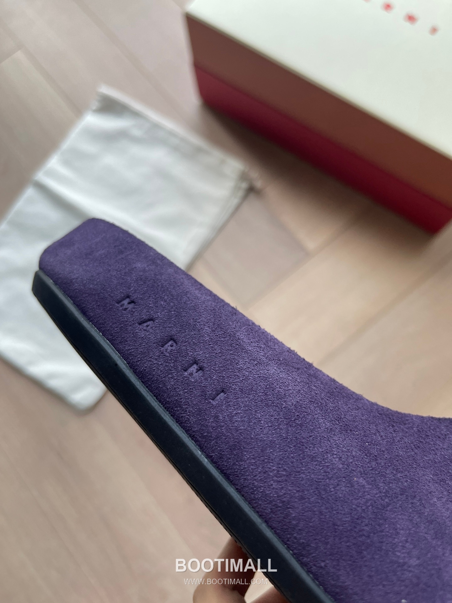 Marni Suede Leather Low Sneakers with Minimalist Design Detail 마르니 스웨이드 레더 로우 스니커즈 미니멀 디자인 디테일 3cm 7