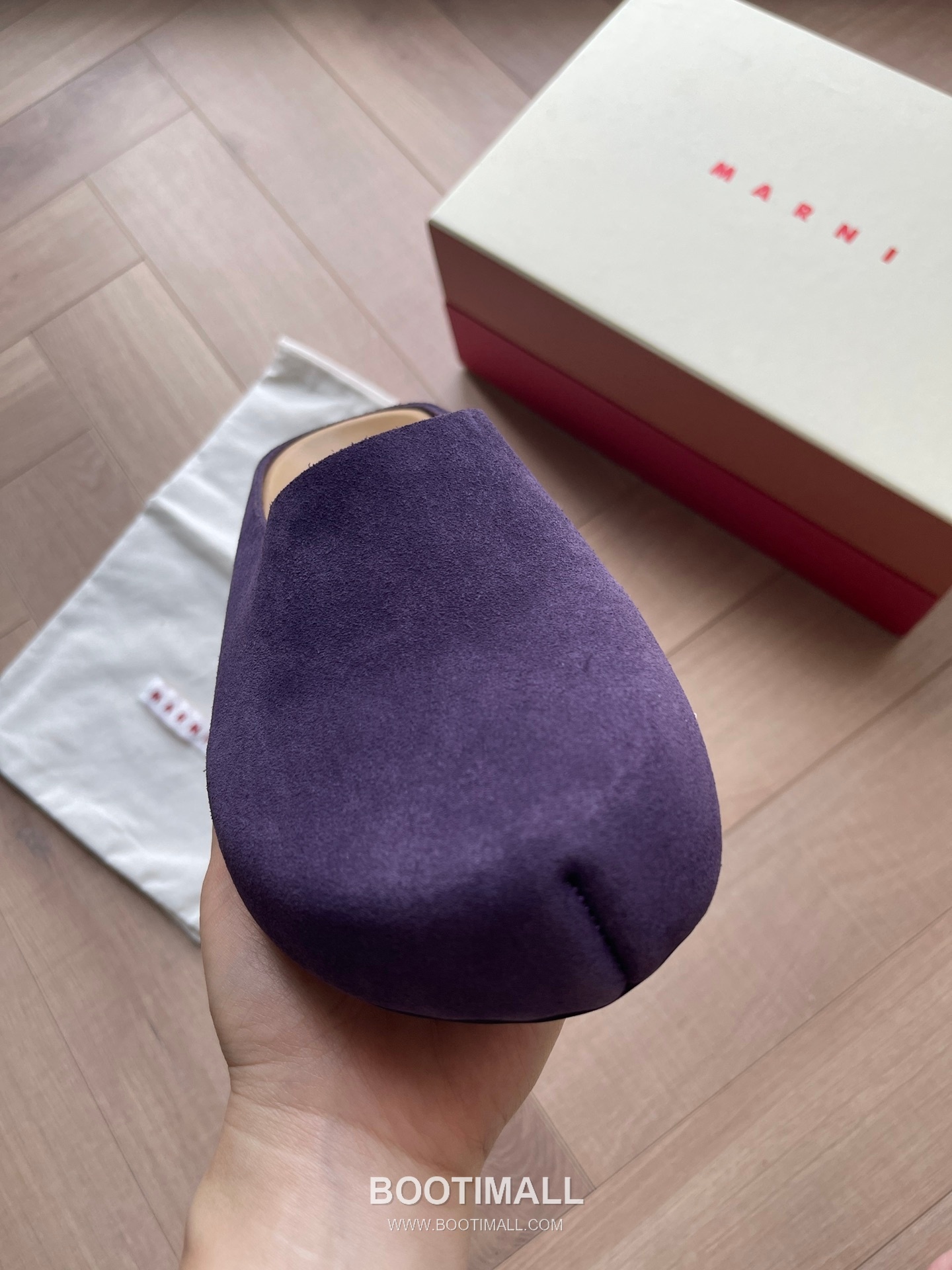 Marni Suede Leather Low Sneakers with Minimalist Design Detail 마르니 스웨이드 레더 로우 스니커즈 미니멀 디자인 디테일 3cm 8