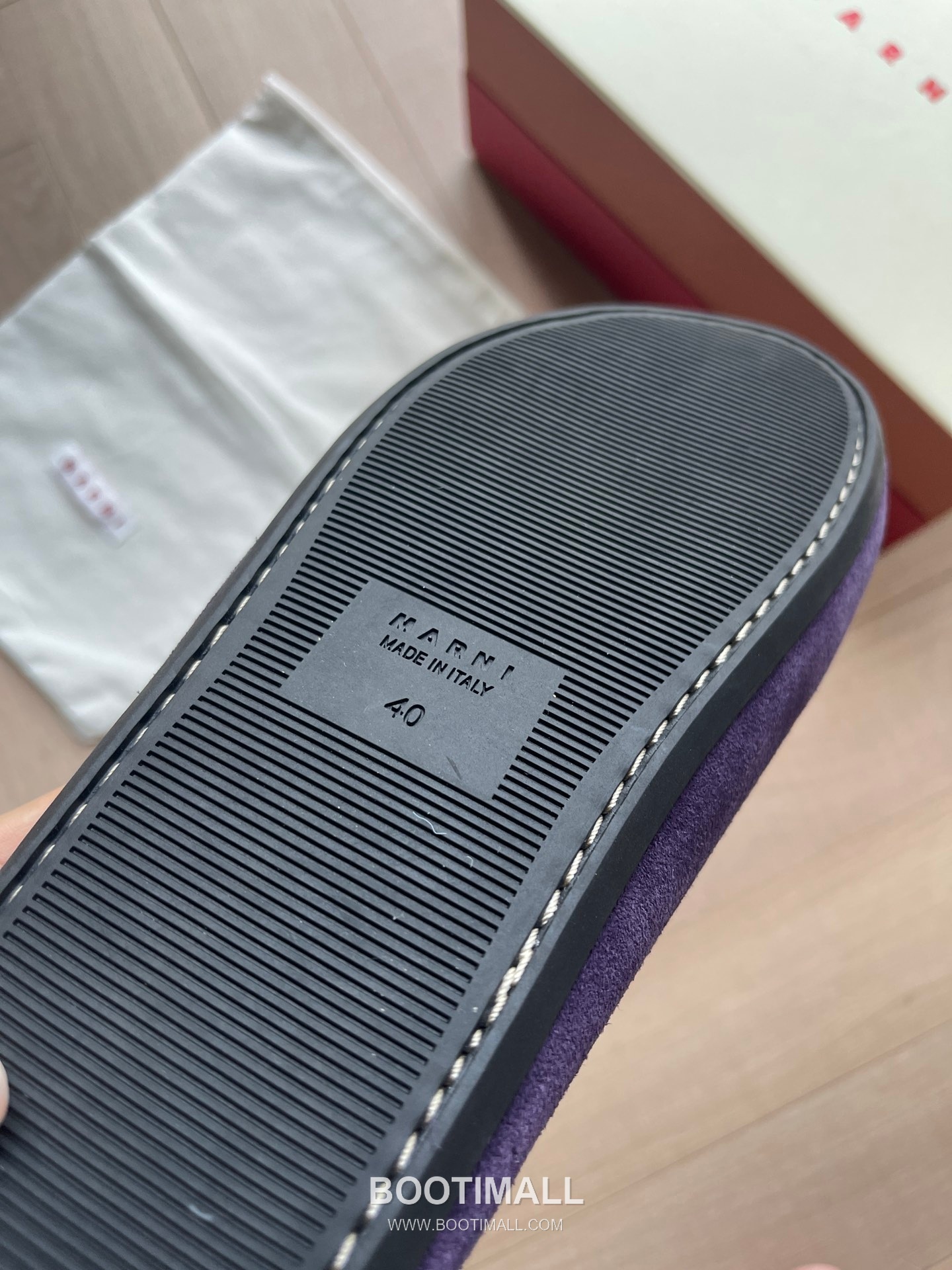 Marni Suede Leather Low Sneakers with Minimalist Design Detail 마르니 스웨이드 레더 로우 스니커즈 미니멀 디자인 디테일 3cm 9