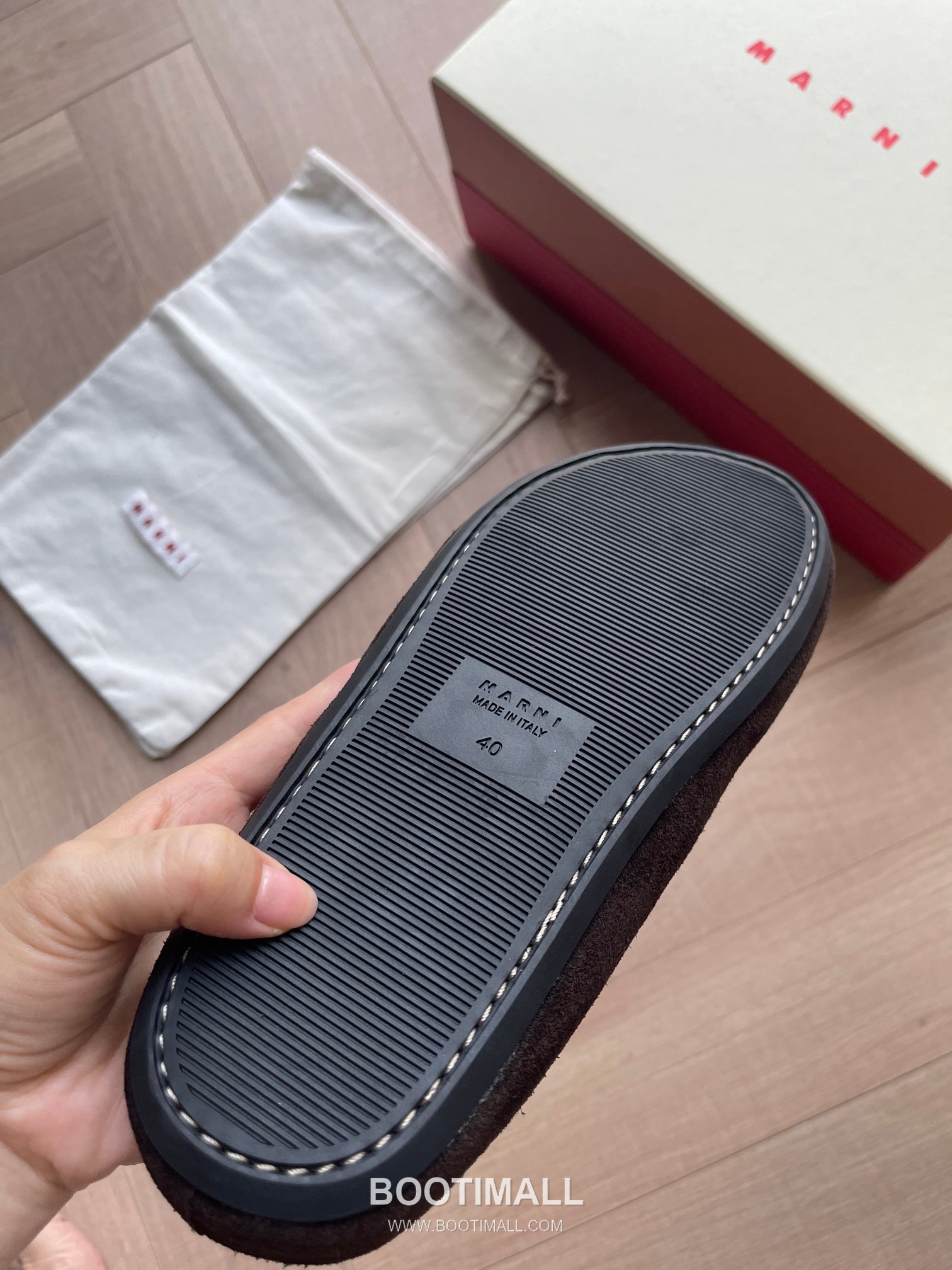 Marni Suede Leather Low Sneakers with Minimalist Design Detail 마르니 스웨이드 레더 로우 스니커즈 미니멀 디자인 디테일 3cm 7