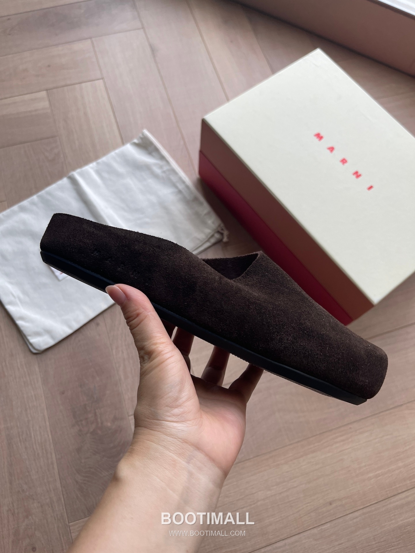 Marni Suede Leather Low Sneakers with Minimalist Design Detail 마르니 스웨이드 레더 로우 스니커즈 미니멀 디자인 디테일 3cm 8