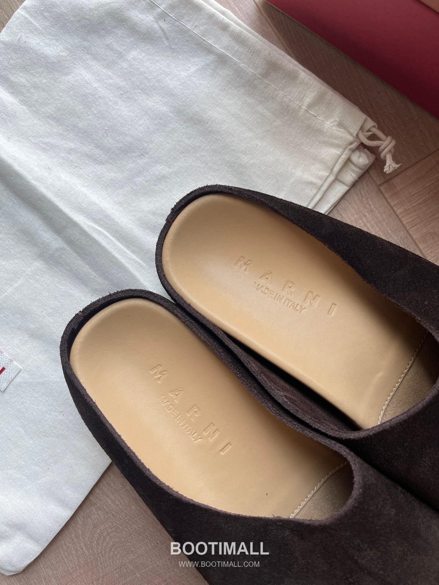 Marni Suede Leather Low Sneakers with Minimalist Design Detail 마르니 스웨이드 레더 로우 스니커즈 미니멀 디자인 디테일 3cm 9