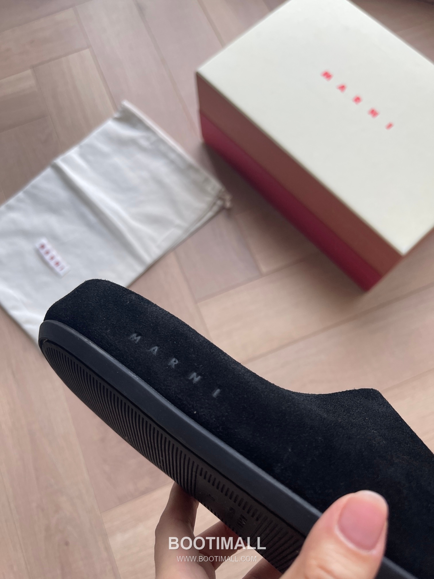 Marni Suede Leather Low Sneakers with Minimalist Design Detail 마르니 스웨이드 레더 로우 스니커즈 미니멀 디자인 디테일 3cm 7