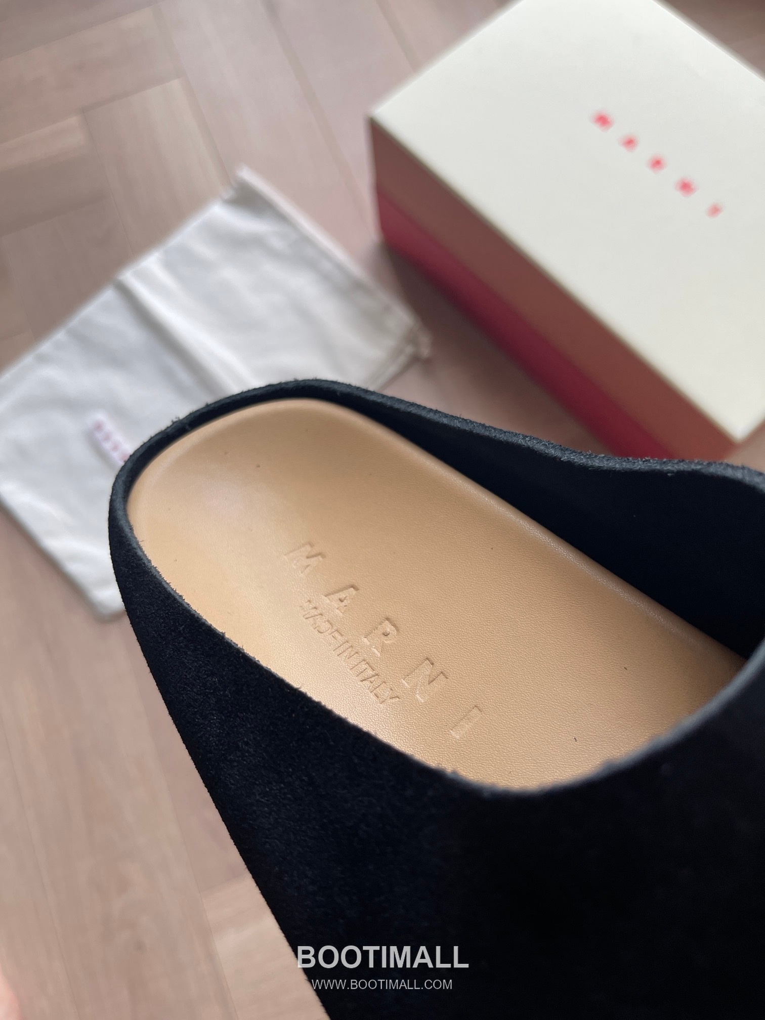 Marni Suede Leather Low Sneakers with Minimalist Design Detail 마르니 스웨이드 레더 로우 스니커즈 미니멀 디자인 디테일 3cm 8