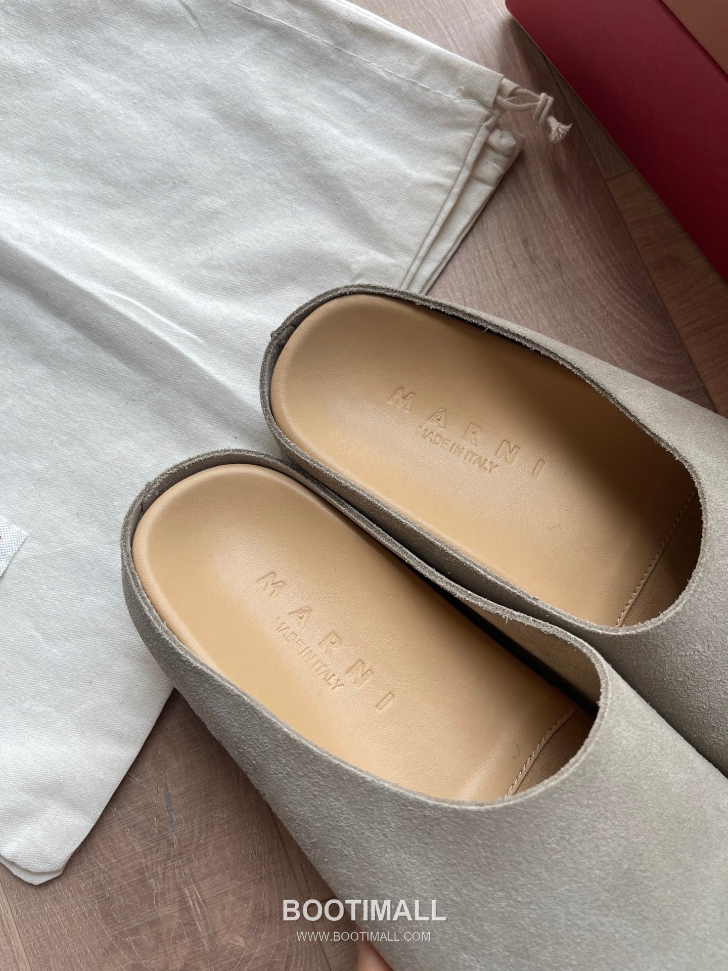 Marni Suede Leather Low Sneakers with Minimalist Design Detail 마르니 스웨이드 레더 로우 스니커즈 미니멀 디자인 디테일 3cm 6