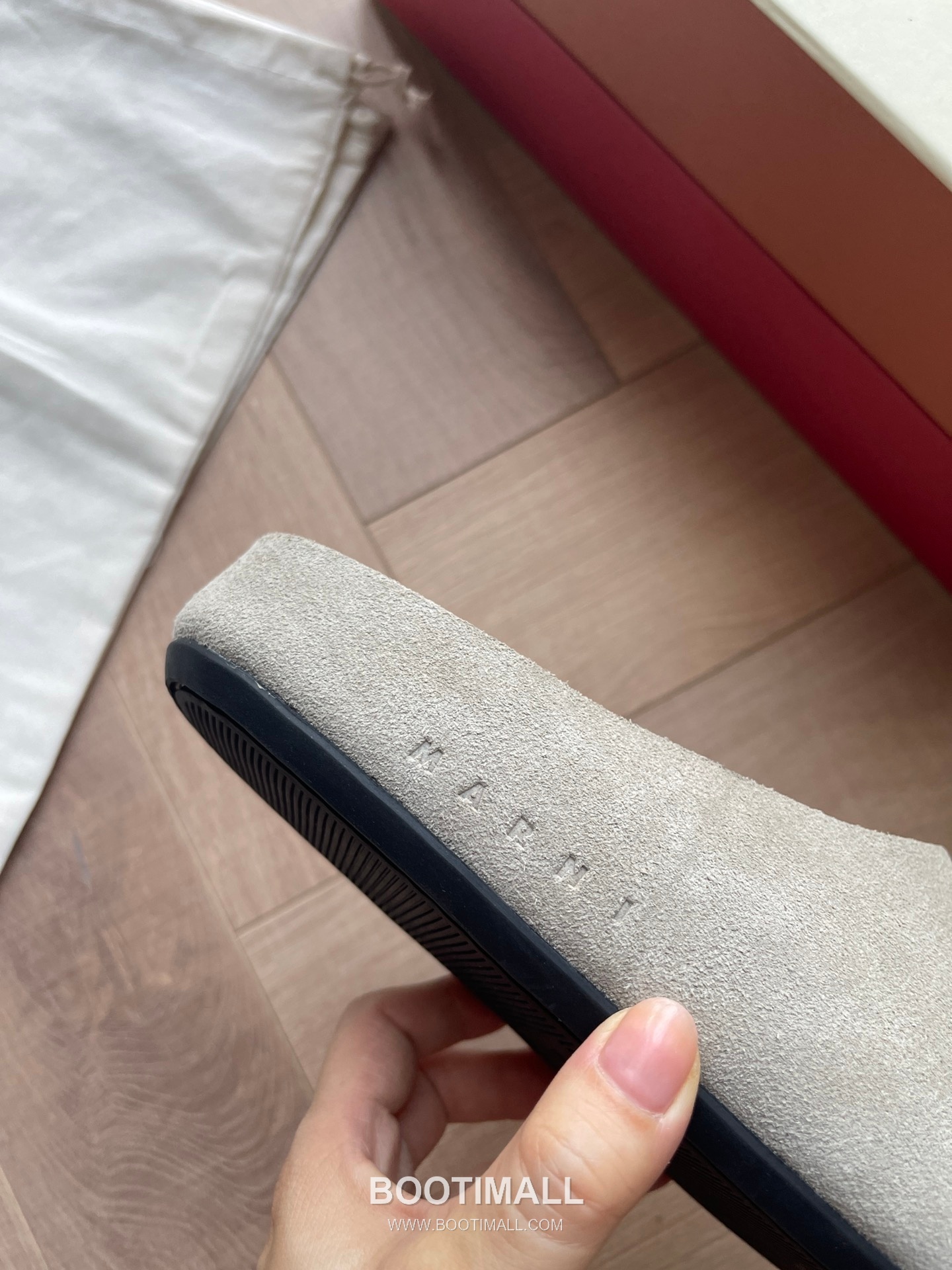 Marni Suede Leather Low Sneakers with Minimalist Design Detail 마르니 스웨이드 레더 로우 스니커즈 미니멀 디자인 디테일 3cm 7