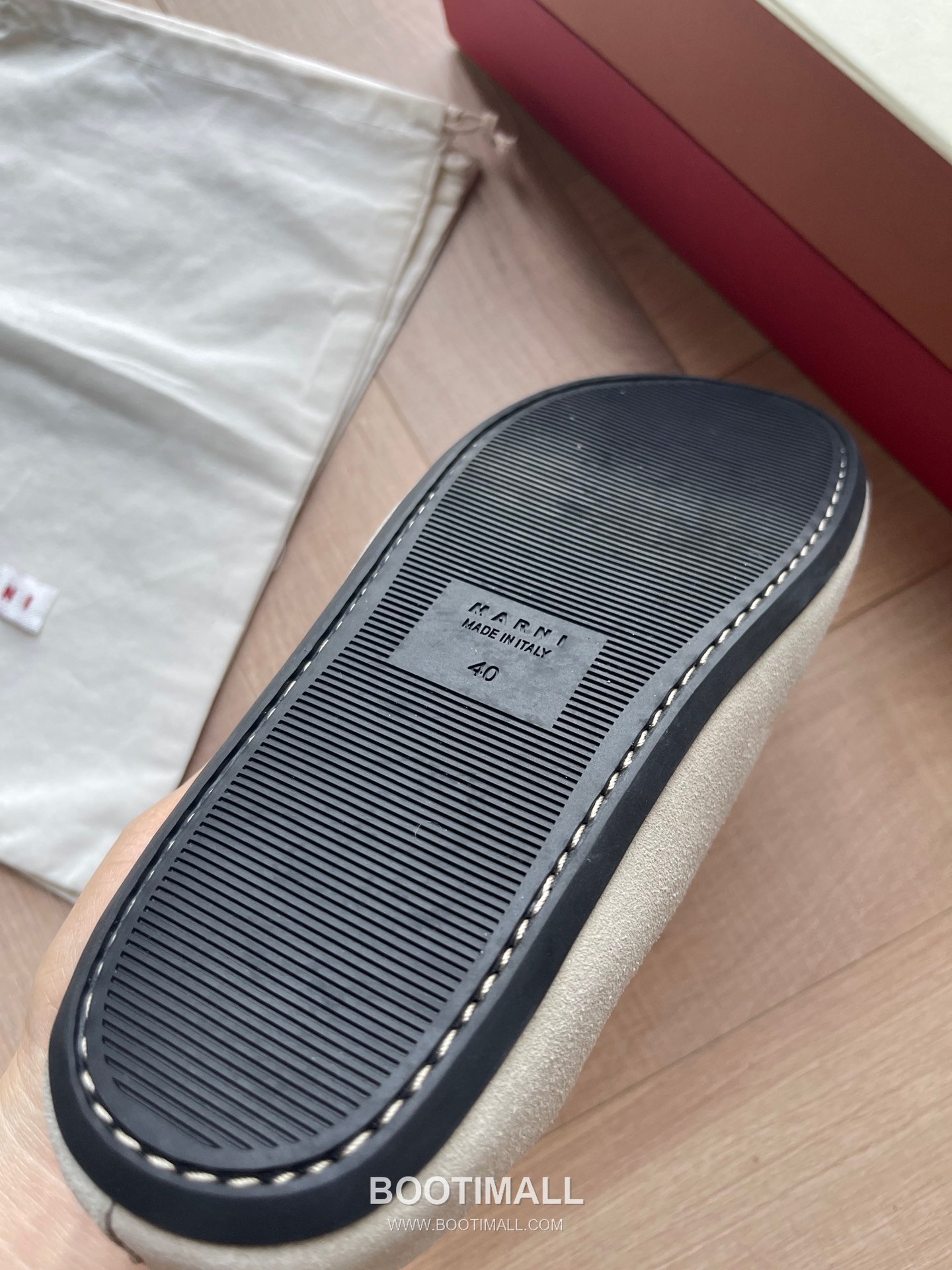 Marni Suede Leather Low Sneakers with Minimalist Design Detail 마르니 스웨이드 레더 로우 스니커즈 미니멀 디자인 디테일 3cm 9