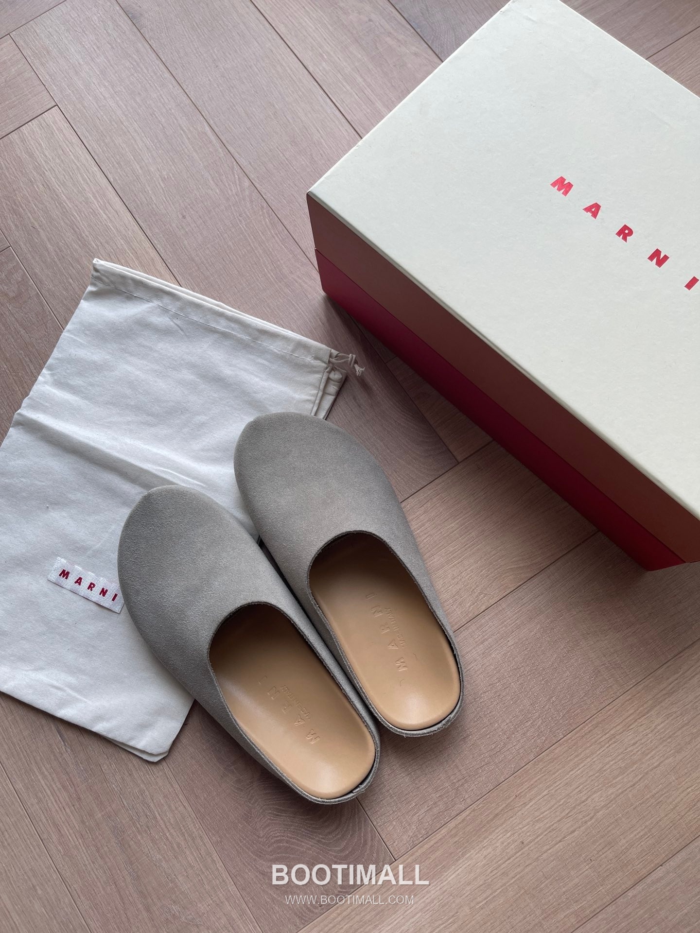 Marni Suede Leather Low Sneakers with Minimalist Design Detail 마르니 스웨이드 레더 로우 스니커즈 미니멀 디자인 디테일 3cm 10