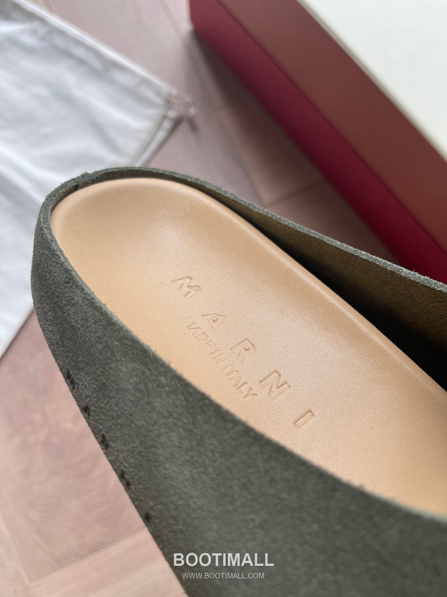 Marni Suede Leather Low Sneakers with Minimalist Design Detail 마르니 스웨이드 레더 로우 스니커즈 미니멀 디자인 디테일 3cm 7