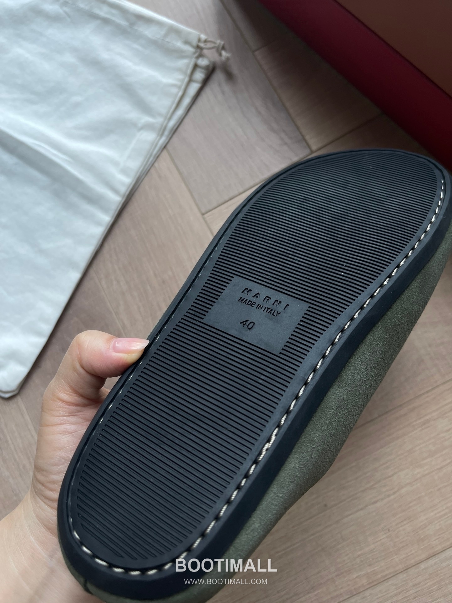 Marni Suede Leather Low Sneakers with Minimalist Design Detail 마르니 스웨이드 레더 로우 스니커즈 미니멀 디자인 디테일 3cm 8