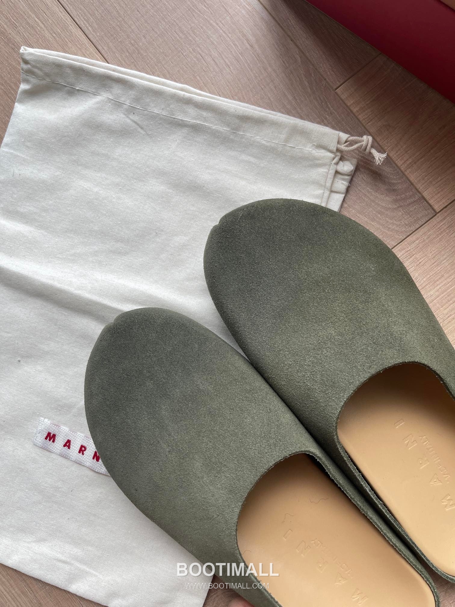 Marni Suede Leather Low Sneakers with Minimalist Design Detail 마르니 스웨이드 레더 로우 스니커즈 미니멀 디자인 디테일 3cm 9