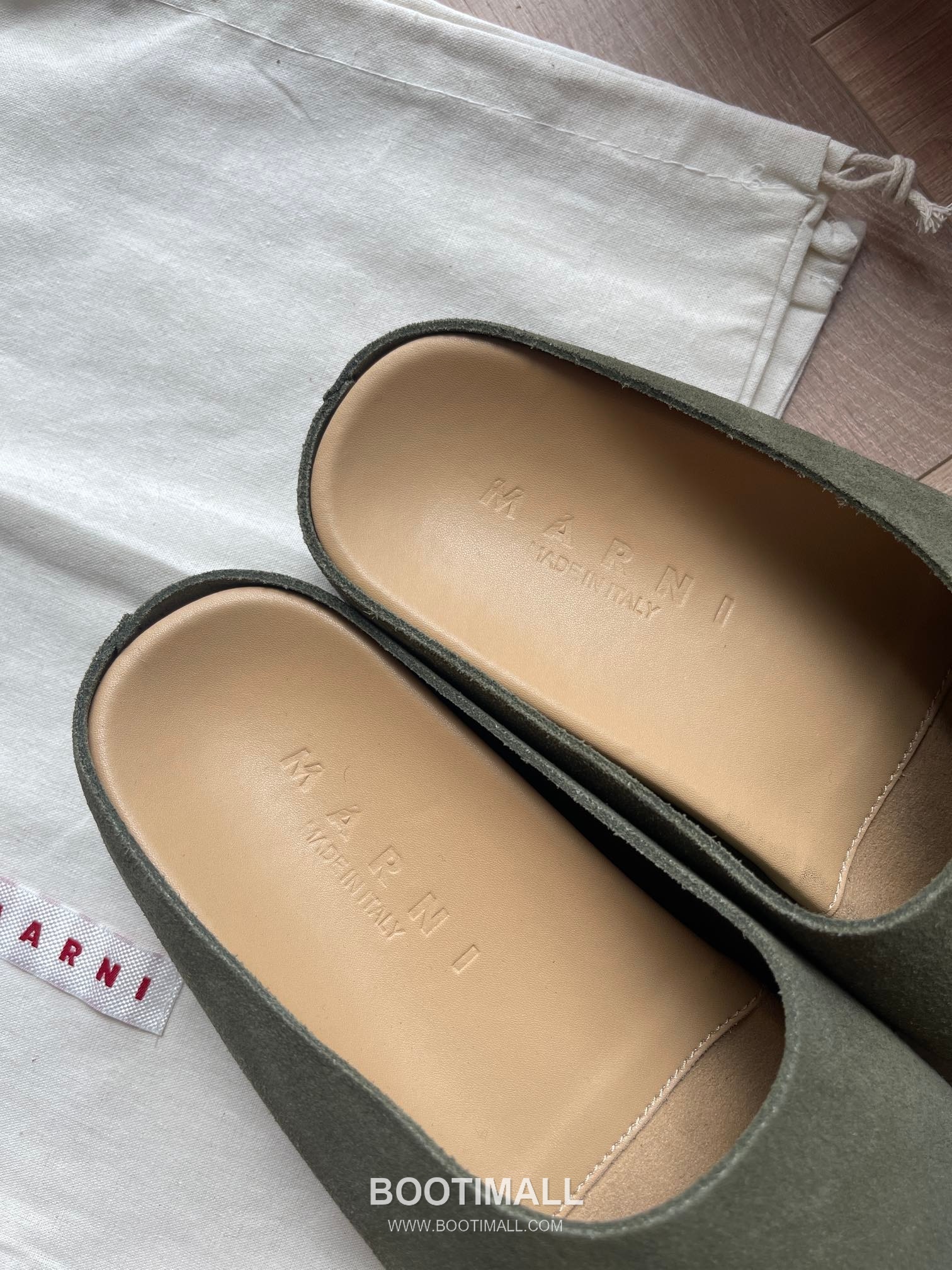 Marni Suede Leather Low Sneakers with Minimalist Design Detail 마르니 스웨이드 레더 로우 스니커즈 미니멀 디자인 디테일 3cm 10