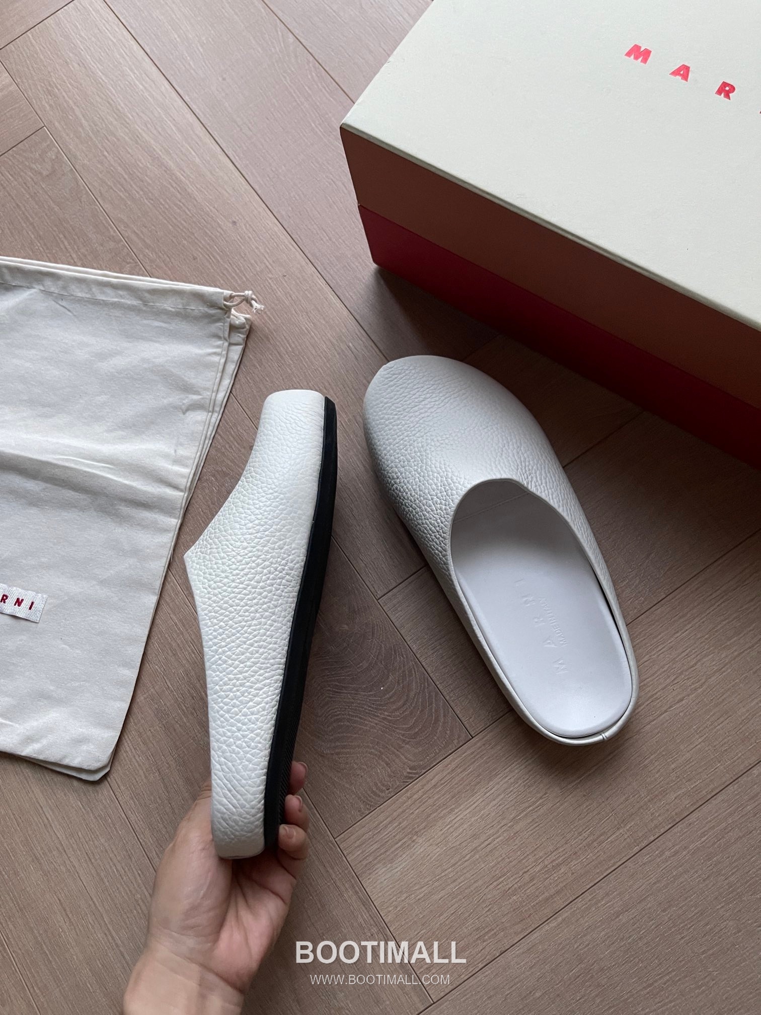 Marni Suede Leather Low Sneakers with Minimalist Design Detail 마르니 스웨이드 레더 로우 스니커즈 미니멀 디자인 디테일 3cm 7