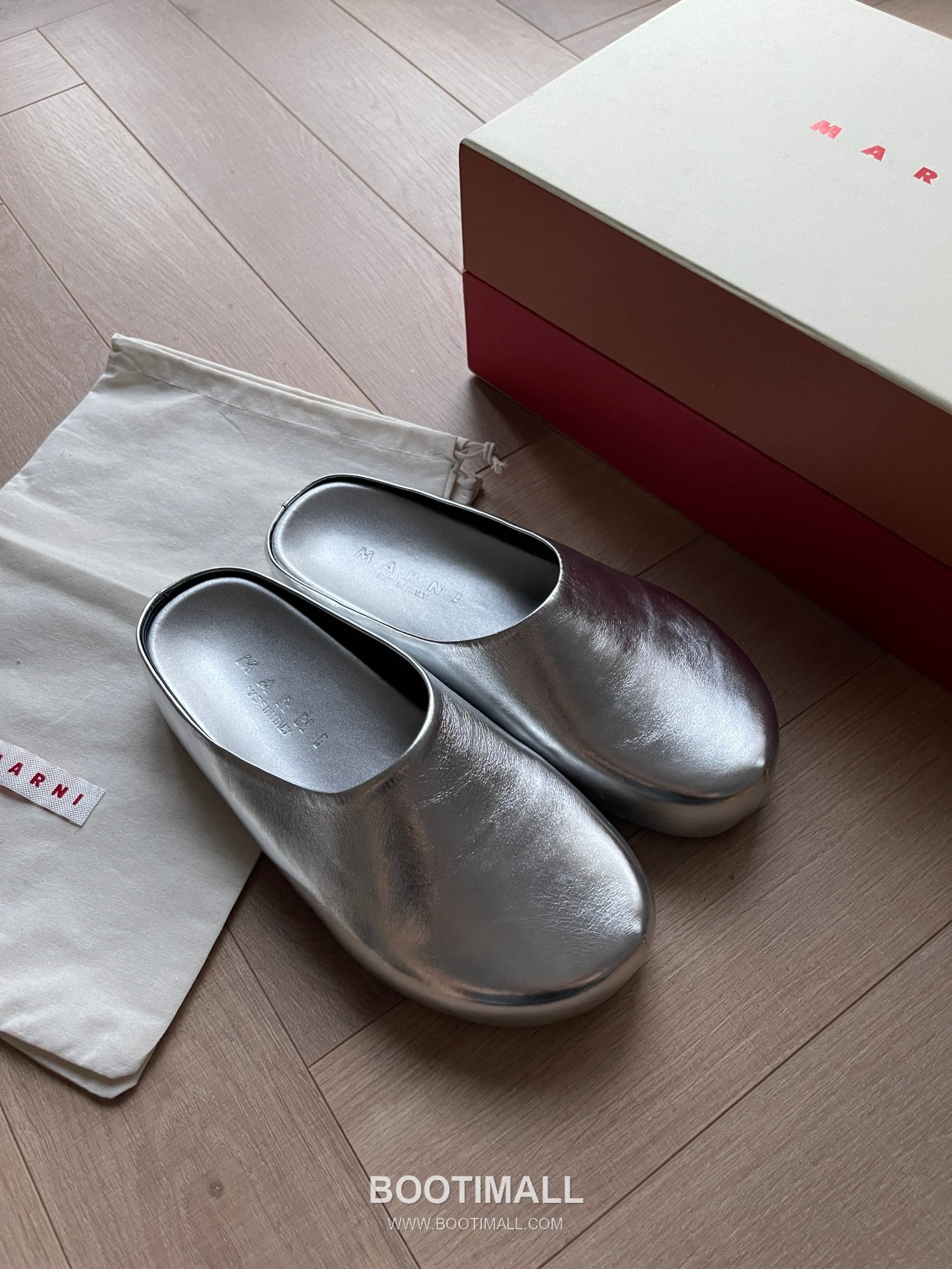 Marni Suede Leather Low Sneakers with Minimalist Design Detail 마르니 스웨이드 레더 로우 스니커즈 미니멀 디자인 디테일 3cm 9