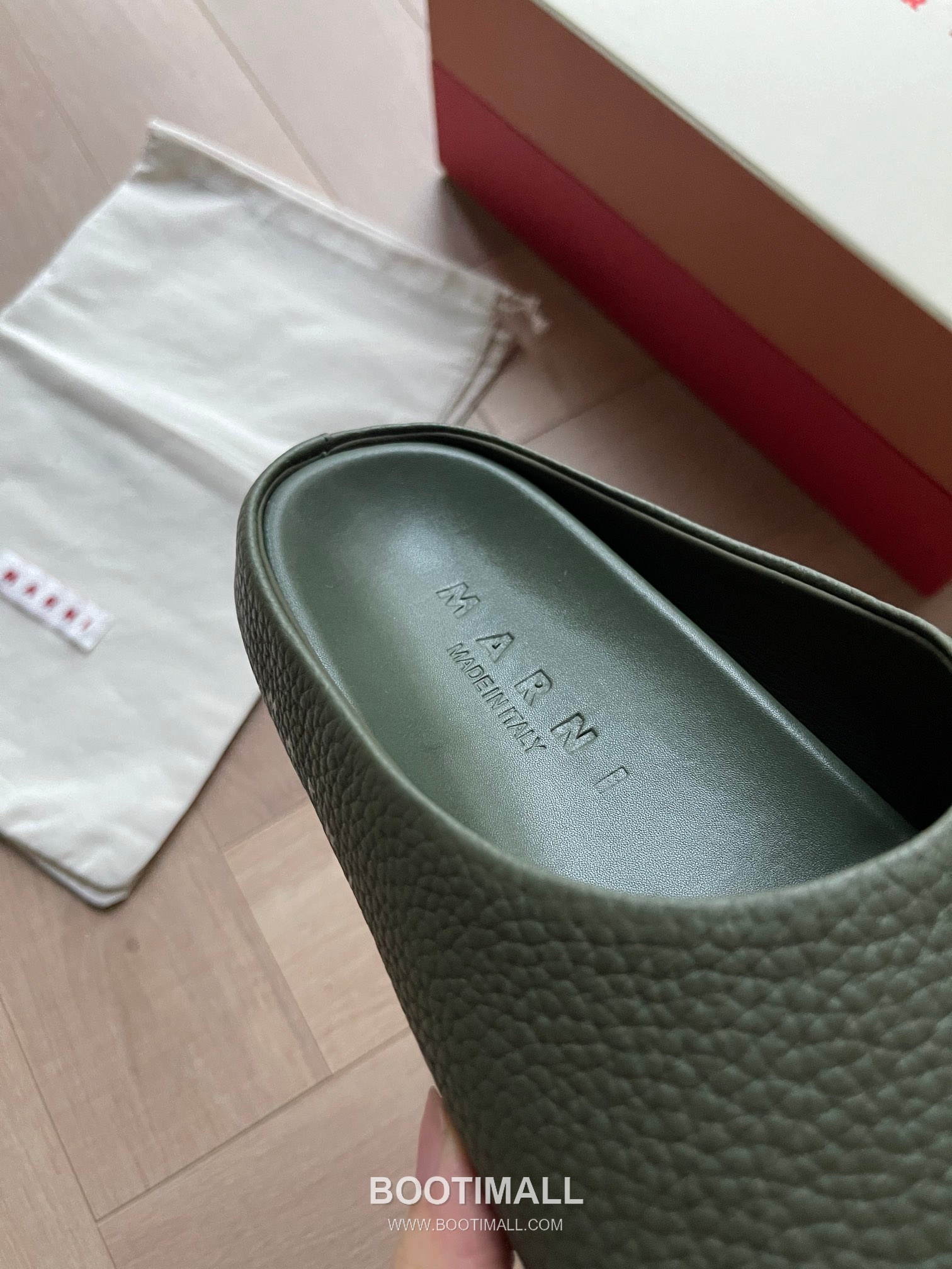 Marni Suede Leather Low Sneakers with Minimalist Design Detail 마르니 스웨이드 레더 로우 스니커즈 미니멀 디자인 디테일 3cm 7
