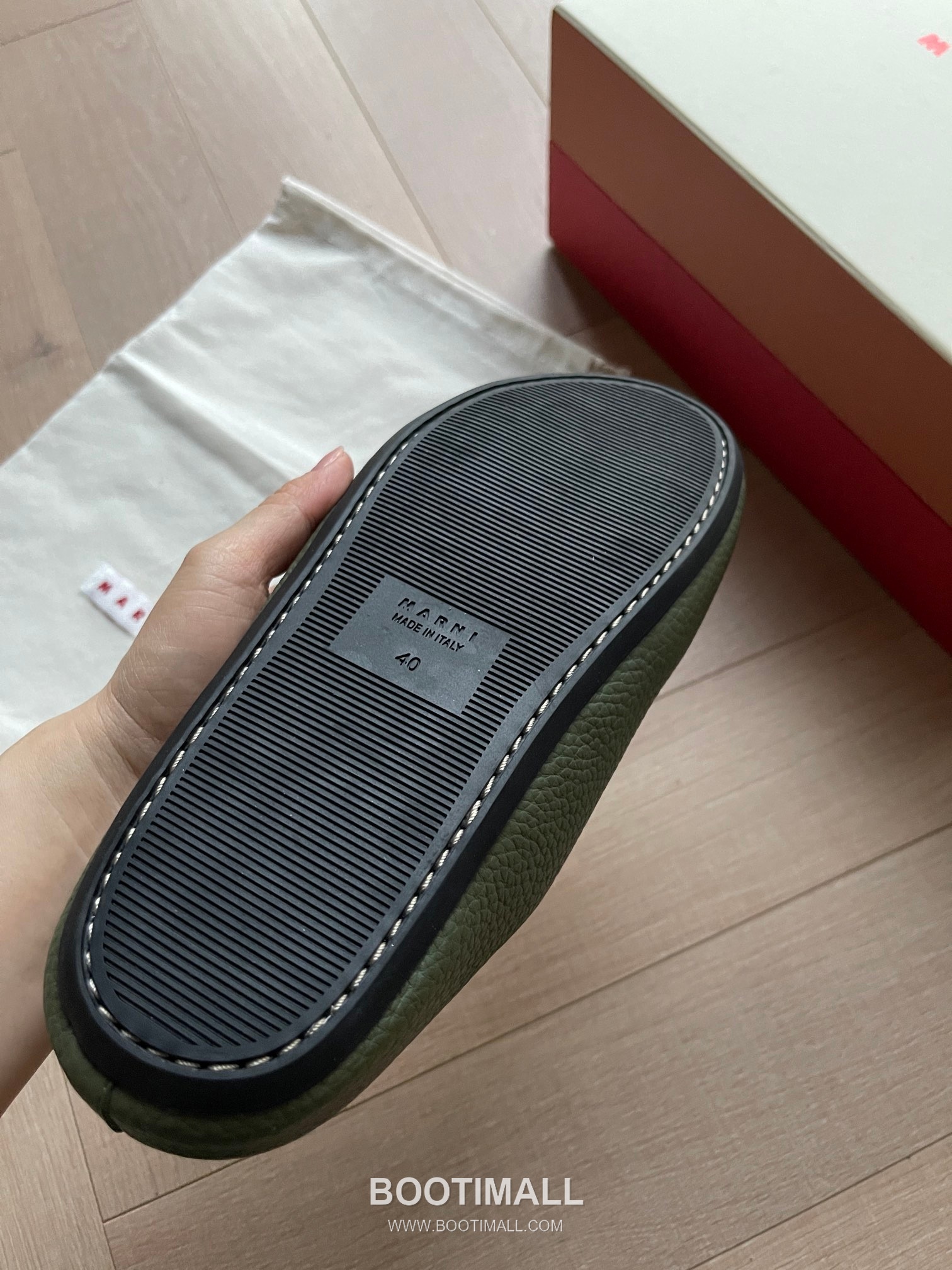 Marni Suede Leather Low Sneakers with Minimalist Design Detail 마르니 스웨이드 레더 로우 스니커즈 미니멀 디자인 디테일 3cm 8