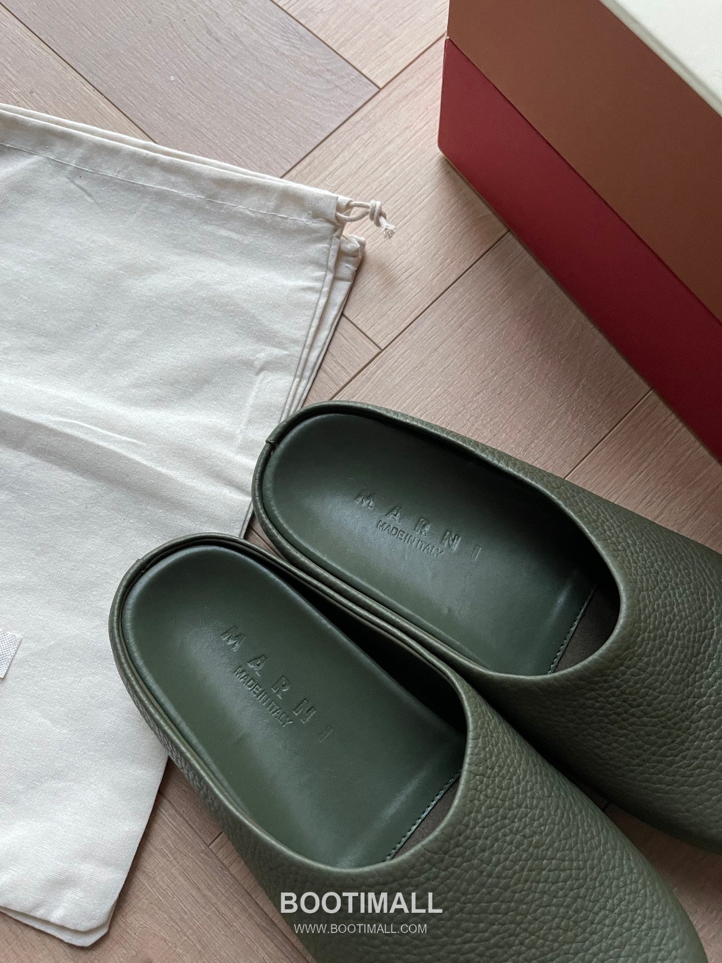 Marni Suede Leather Low Sneakers with Minimalist Design Detail 마르니 스웨이드 레더 로우 스니커즈 미니멀 디자인 디테일 3cm 9