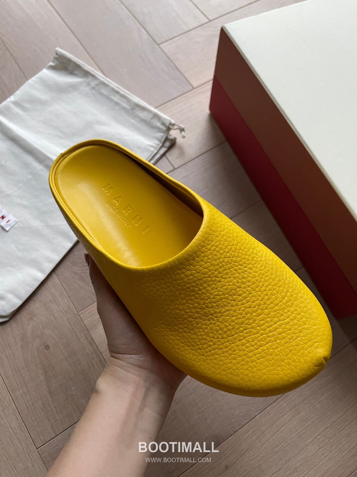 Marni Suede Leather Low Sneakers with Minimalist Design Detail 마르니 스웨이드 레더 로우 스니커즈 미니멀 디자인 디테일 3cm 5