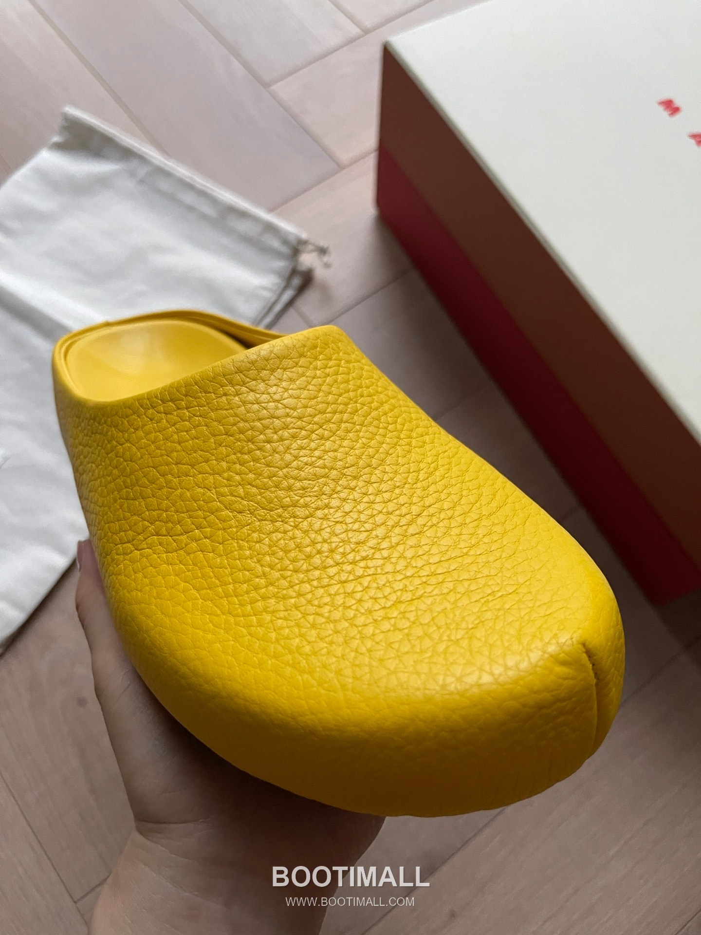 Marni Suede Leather Low Sneakers with Minimalist Design Detail 마르니 스웨이드 레더 로우 스니커즈 미니멀 디자인 디테일 3cm 7