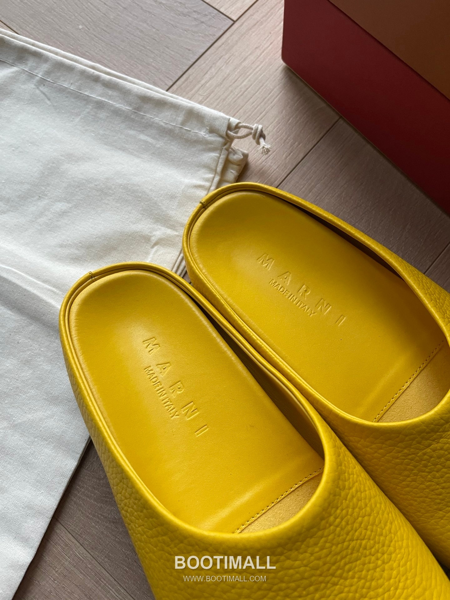 Marni Suede Leather Low Sneakers with Minimalist Design Detail 마르니 스웨이드 레더 로우 스니커즈 미니멀 디자인 디테일 3cm 10