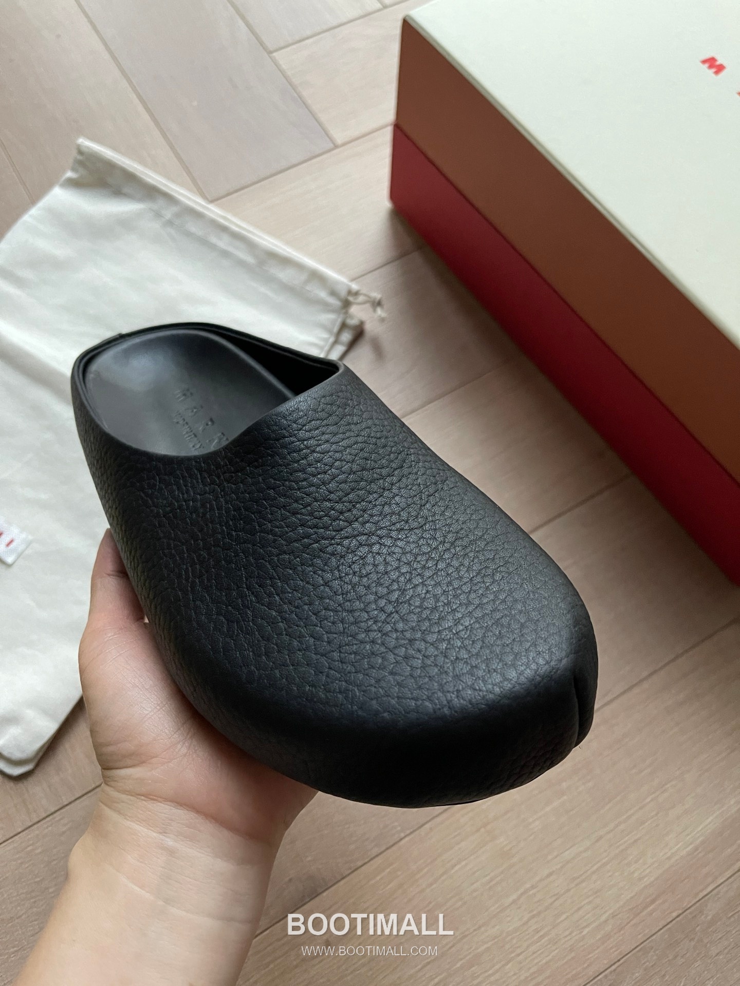 Marni Suede Leather Low Sneakers with Minimalist Design Detail 마르니 스웨이드 레더 로우 스니커즈 미니멀 디자인 디테일 3cm 6