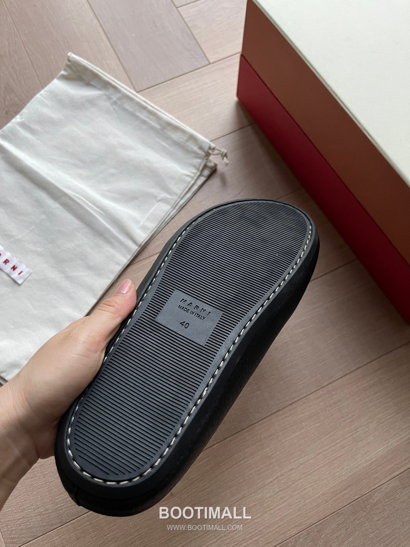 Marni Suede Leather Low Sneakers with Minimalist Design Detail 마르니 스웨이드 레더 로우 스니커즈 미니멀 디자인 디테일 3cm 7