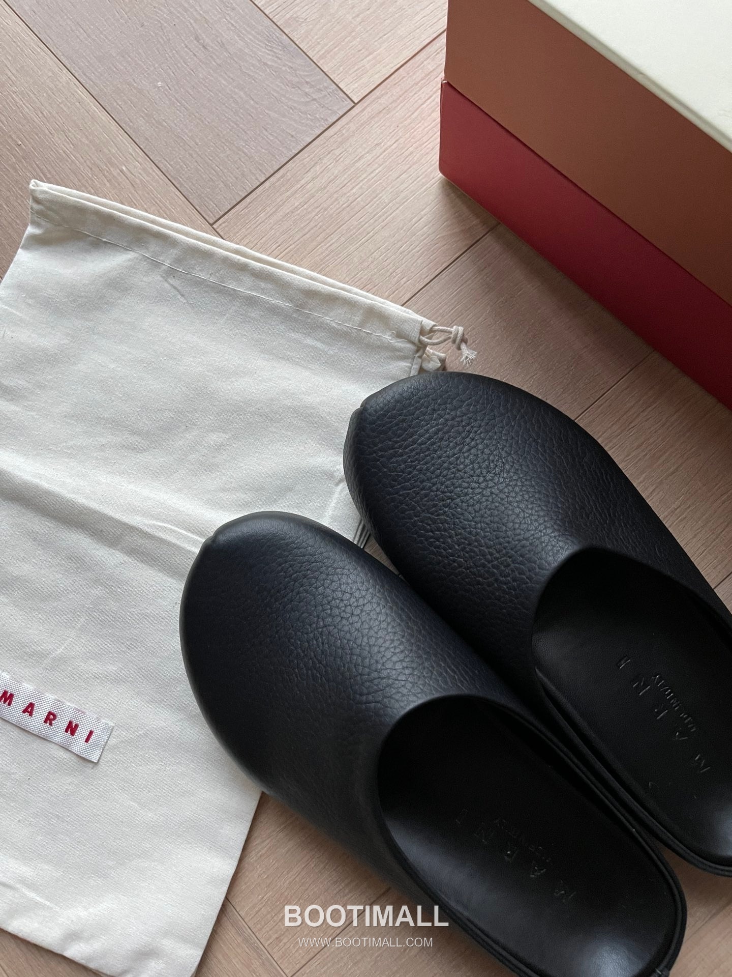 Marni Suede Leather Low Sneakers with Minimalist Design Detail 마르니 스웨이드 레더 로우 스니커즈 미니멀 디자인 디테일 3cm 8