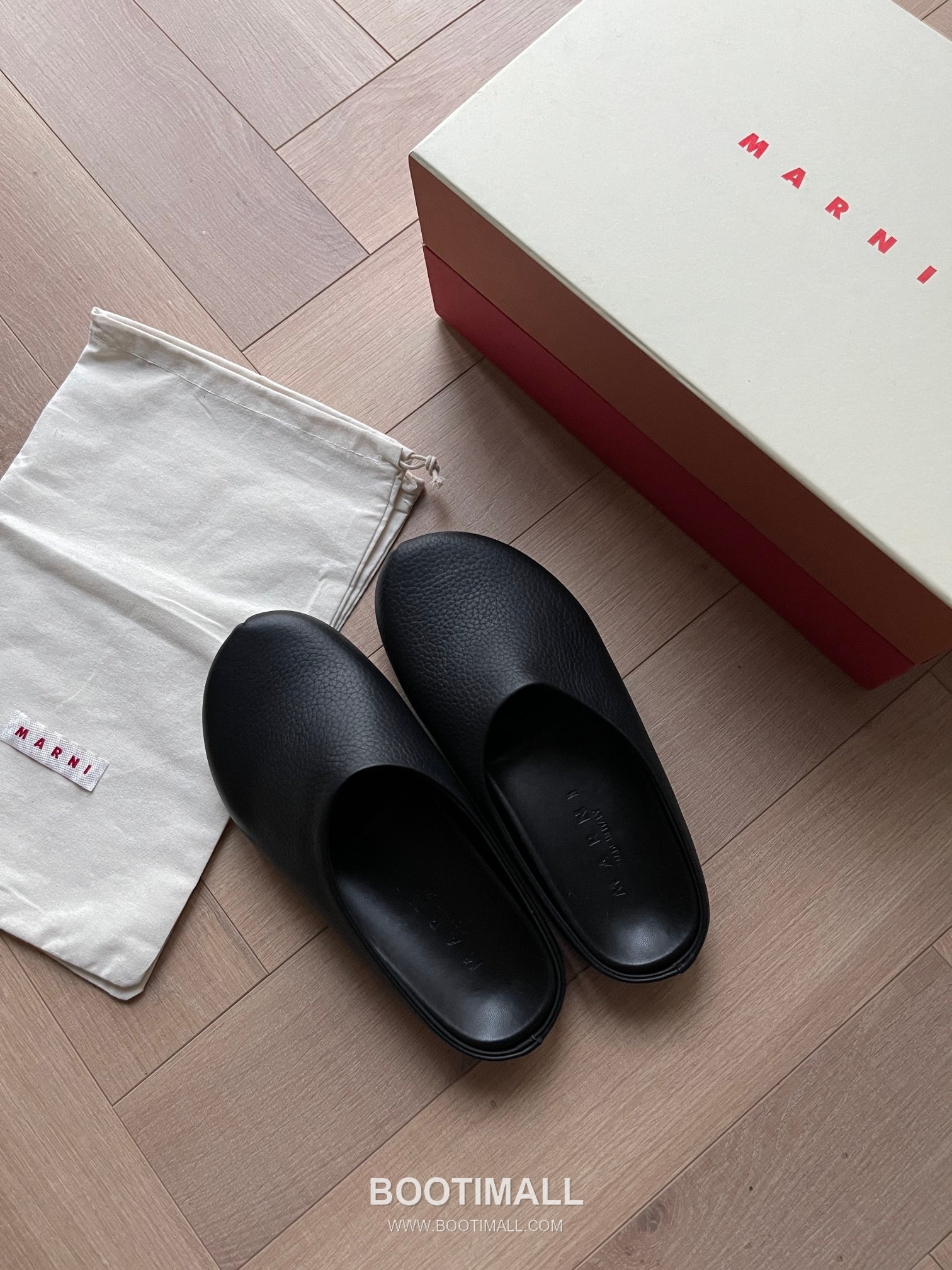 Marni Suede Leather Low Sneakers with Minimalist Design Detail 마르니 스웨이드 레더 로우 스니커즈 미니멀 디자인 디테일 3cm 9