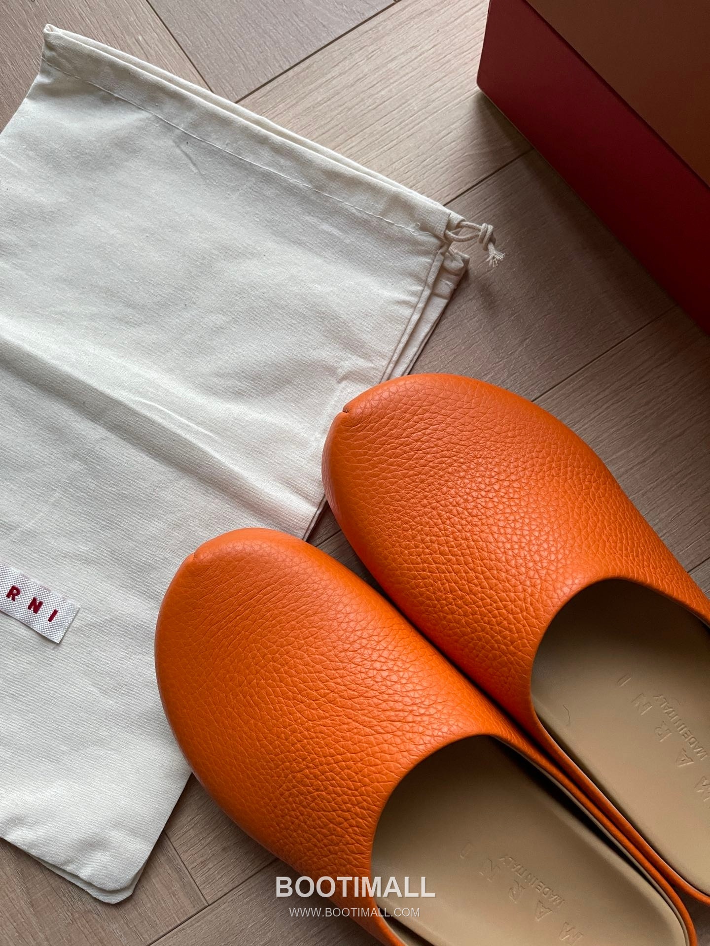 Marni Suede Leather Low Sneakers with Minimalist Design Detail 마르니 스웨이드 레더 로우 스니커즈 미니멀 디자인 디테일 3cm 5