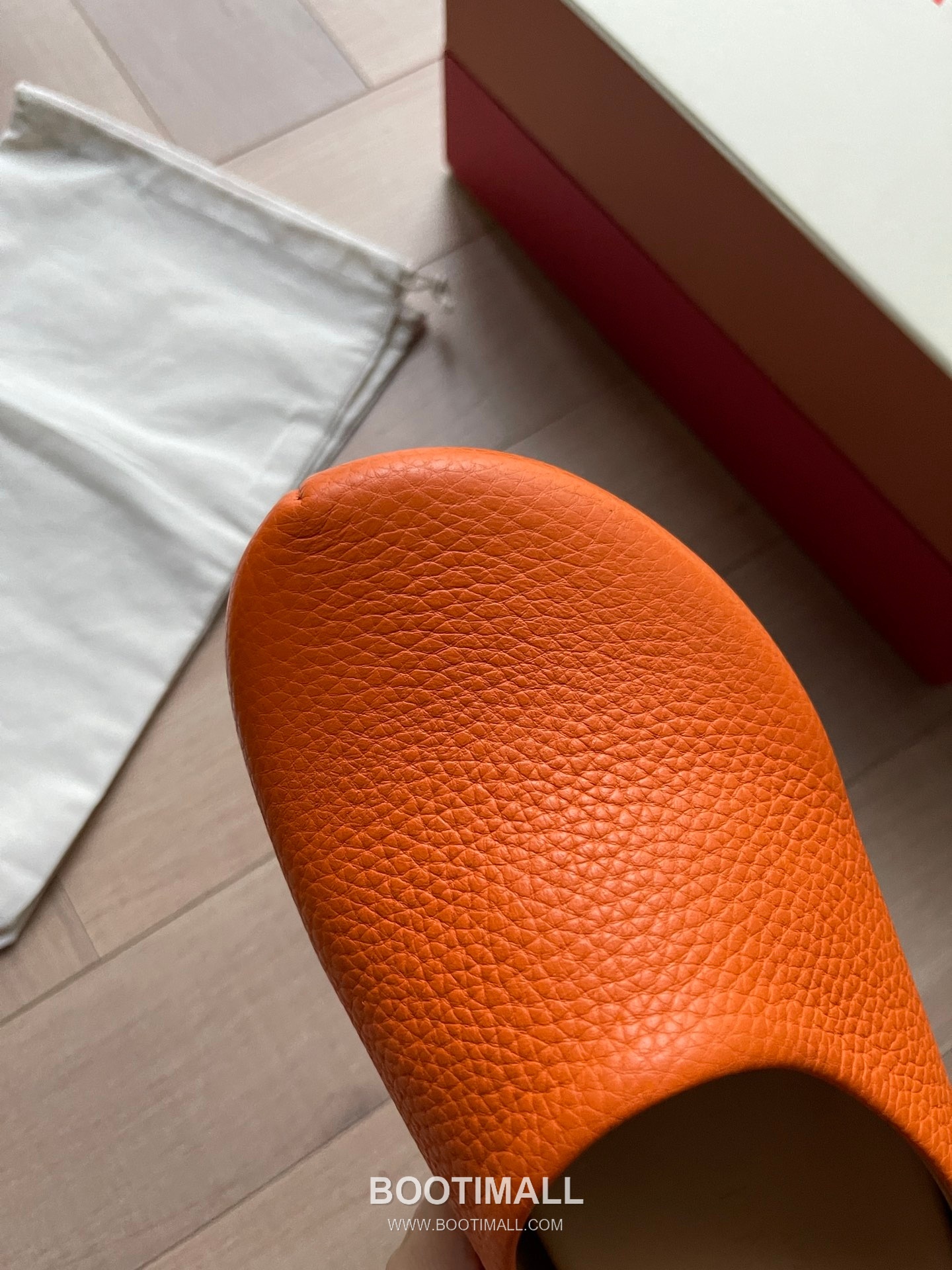 Marni Suede Leather Low Sneakers with Minimalist Design Detail 마르니 스웨이드 레더 로우 스니커즈 미니멀 디자인 디테일 3cm 6