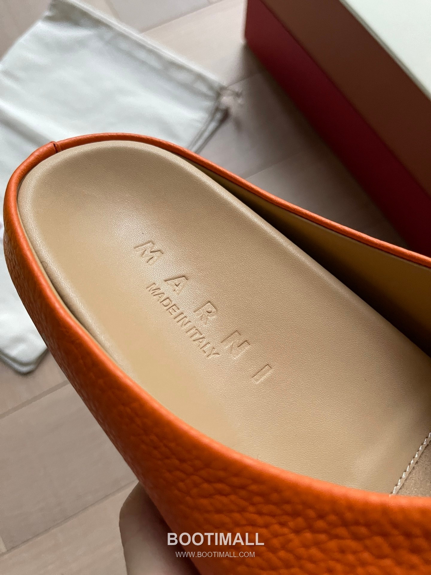 Marni Suede Leather Low Sneakers with Minimalist Design Detail 마르니 스웨이드 레더 로우 스니커즈 미니멀 디자인 디테일 3cm 8