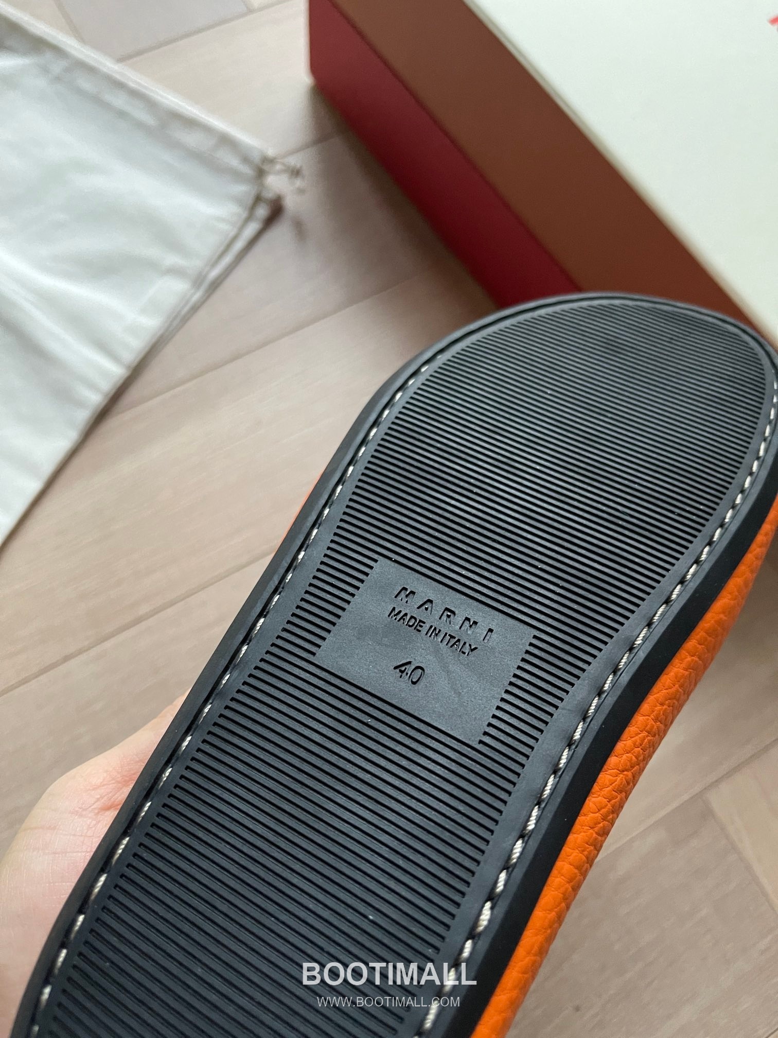 Marni Suede Leather Low Sneakers with Minimalist Design Detail 마르니 스웨이드 레더 로우 스니커즈 미니멀 디자인 디테일 3cm 10