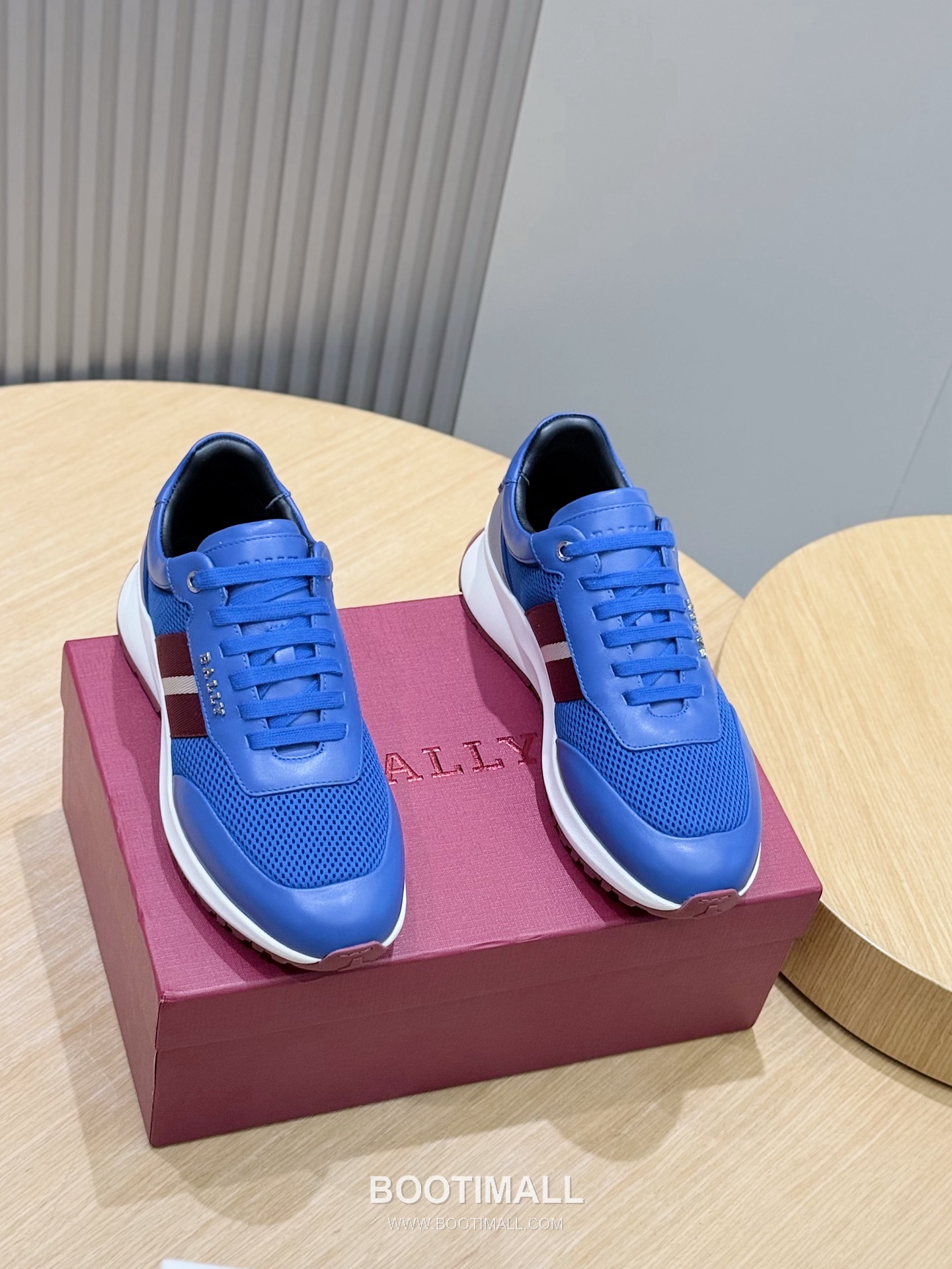 Bally Outline Calfskin Leather Low Sneakers with Stripe Logo Detail 발리 아웃라인 카프스킨 레더 로우 스니커즈 스트라이프 로고 디테일 3cm 1