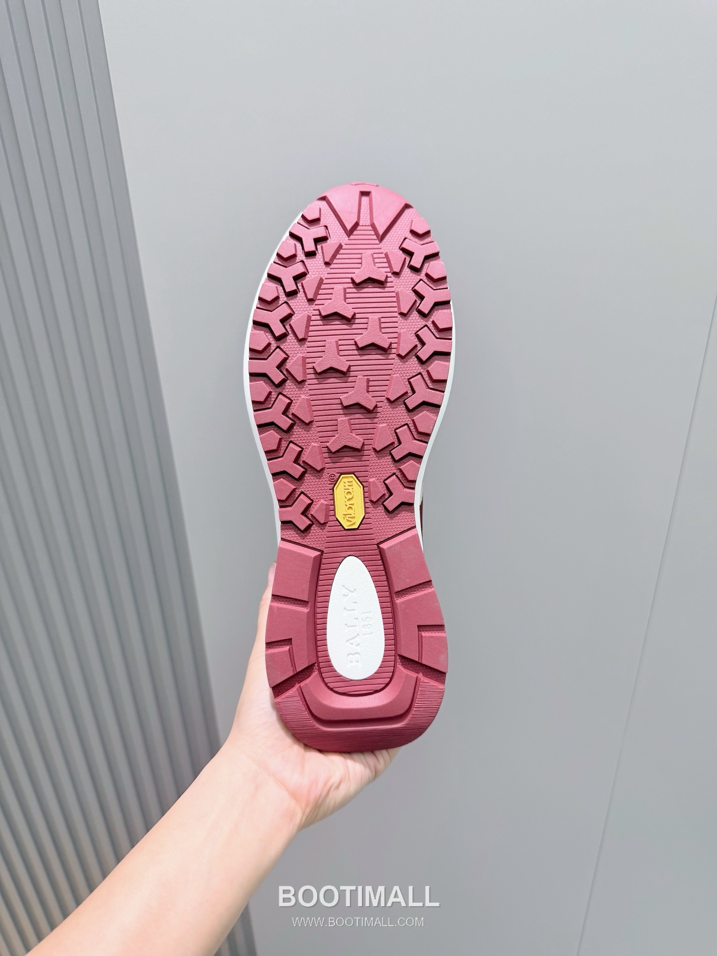 Bally Outline Calfskin Leather Low Sneakers with Stripe Logo Detail 발리 아웃라인 카프스킨 레더 로우 스니커즈 스트라이프 로고 디테일 3cm 9