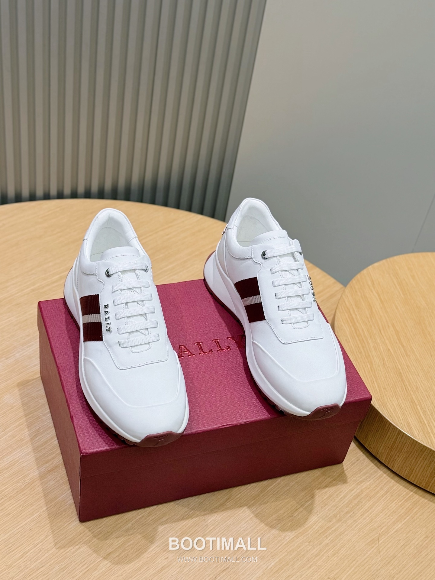 Bally Outline Calfskin Leather Low Sneakers with Stripe Logo Detail 발리 아웃라인 카프스킨 레더 로우 스니커즈 스트라이프 로고 디테일 3cm 1