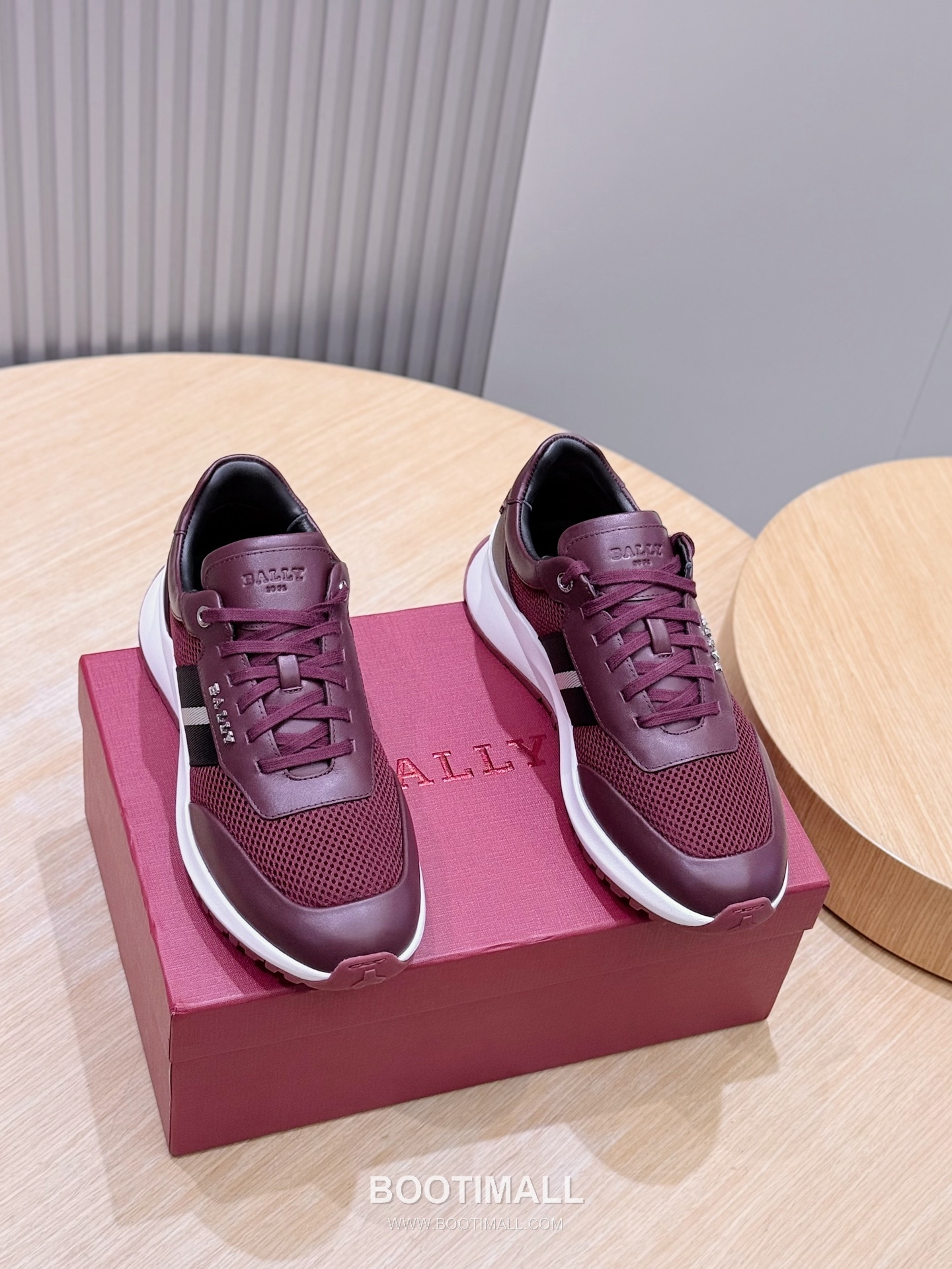 Bally Outline Calfskin Leather Low Sneakers with Stripe Logo Detail 발리 아웃라인 카프스킨 레더 로우 스니커즈 스트라이프 로고 디테일 3cm 1