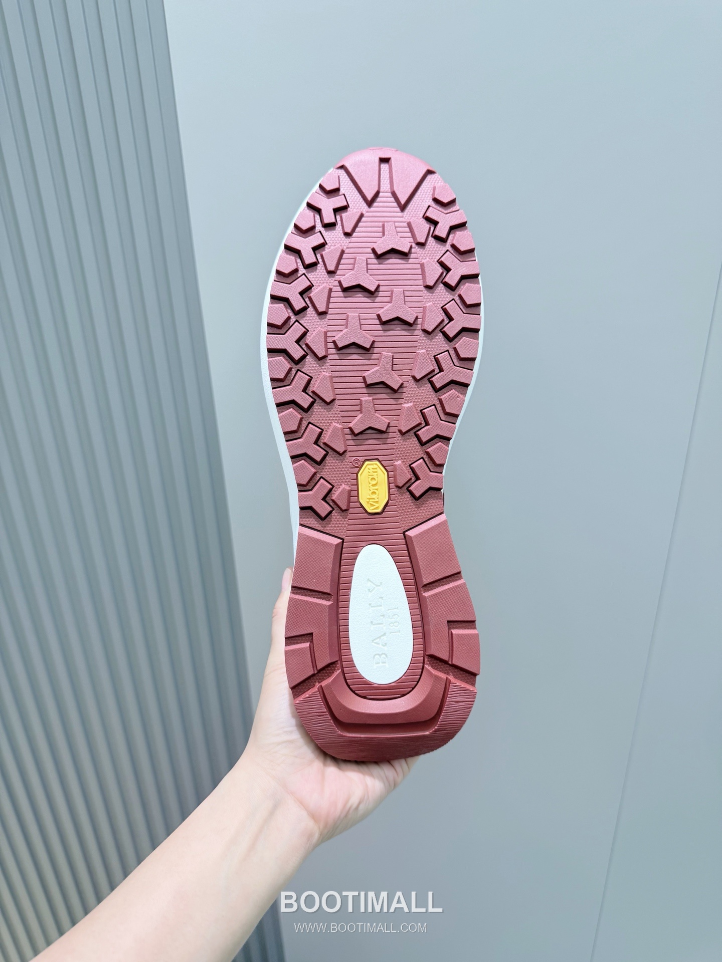 Bally Outline Calfskin Leather Low Sneakers with Stripe Logo Detail 발리 아웃라인 카프스킨 레더 로우 스니커즈 스트라이프 로고 디테일 3cm 9