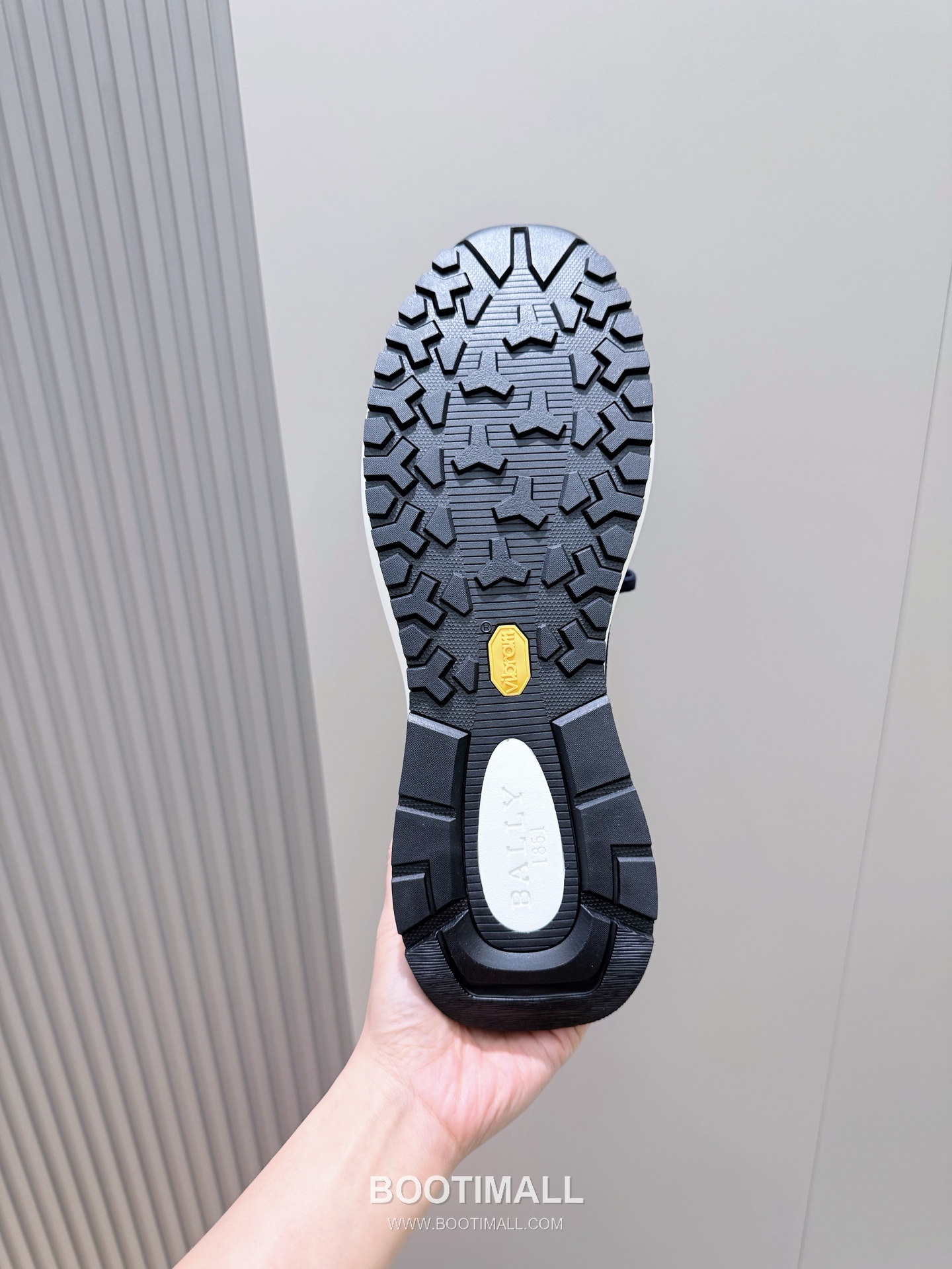 Bally Outline Calfskin Leather Low Sneakers with Stripe Logo Detail 발리 아웃라인 카프스킨 레더 로우 스니커즈 스트라이프 로고 디테일 3cm 9