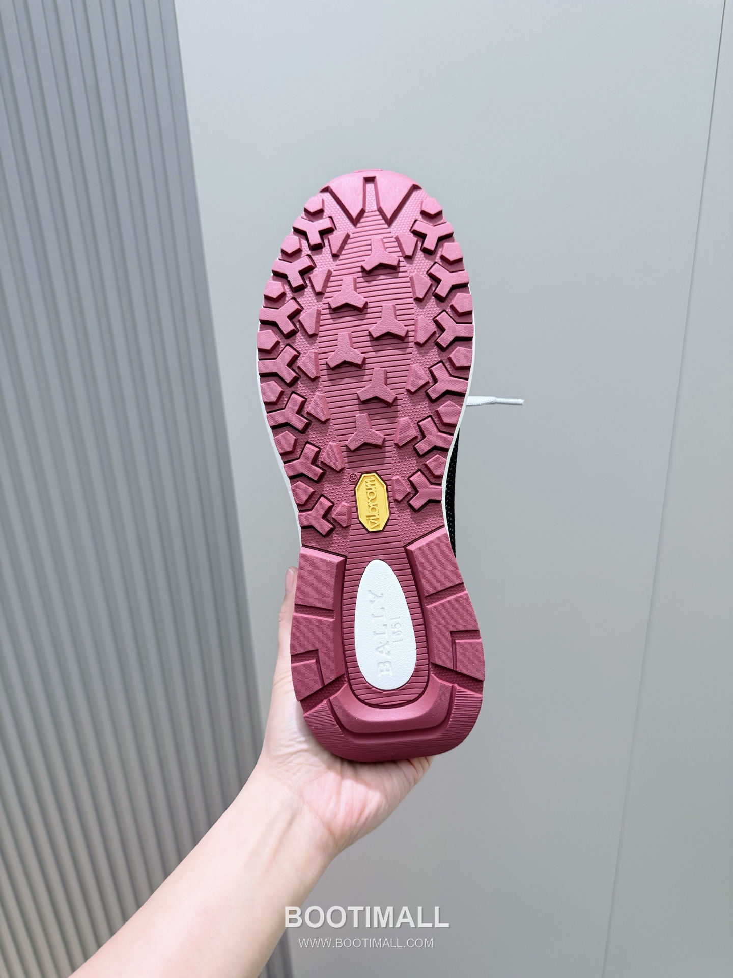 Bally Outline Calfskin Leather Low Sneakers with Stripe Logo Detail 발리 아웃라인 카프스킨 레더 로우 스니커즈 스트라이프 로고 디테일 3cm 9