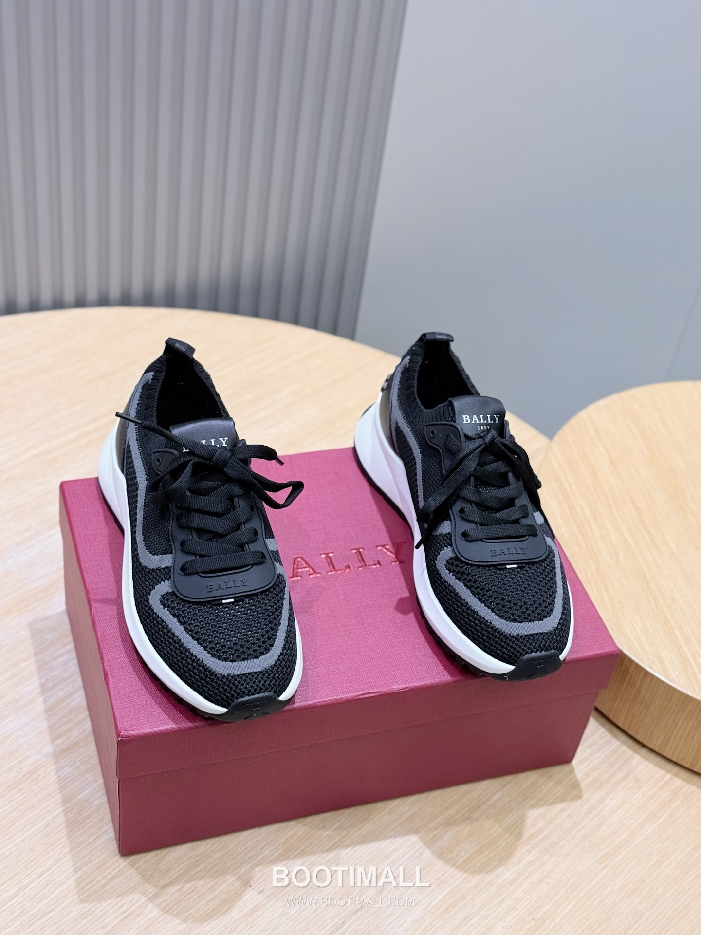 Bally Outline Calfskin Leather Low Sneakers with Stripe Logo Detail 발리 아웃라인 카프스킨 레더 로우 스니커즈 스트라이프 로고 디테일 3cm 1