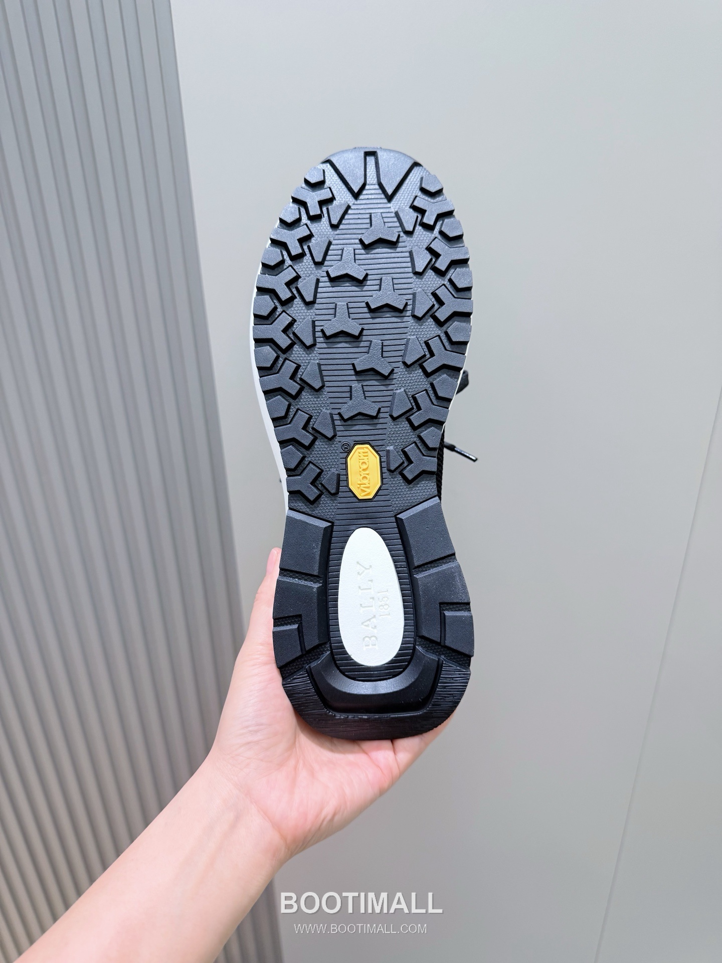 Bally Outline Calfskin Leather Low Sneakers with Stripe Logo Detail 발리 아웃라인 카프스킨 레더 로우 스니커즈 스트라이프 로고 디테일 3cm 9