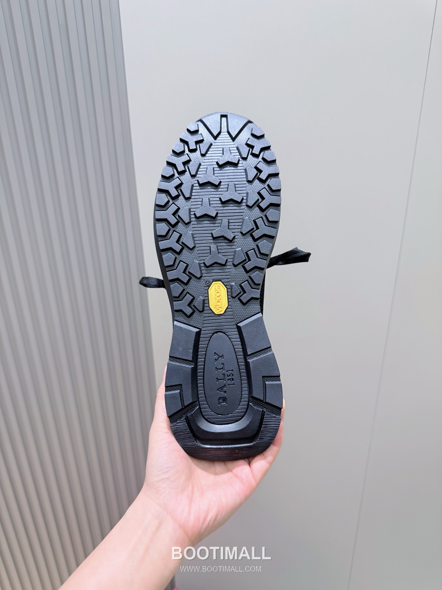 Bally Outline Calfskin Leather Low Sneakers with Stripe Logo Detail 발리 아웃라인 카프스킨 레더 로우 스니커즈 스트라이프 로고 디테일 3cm 9